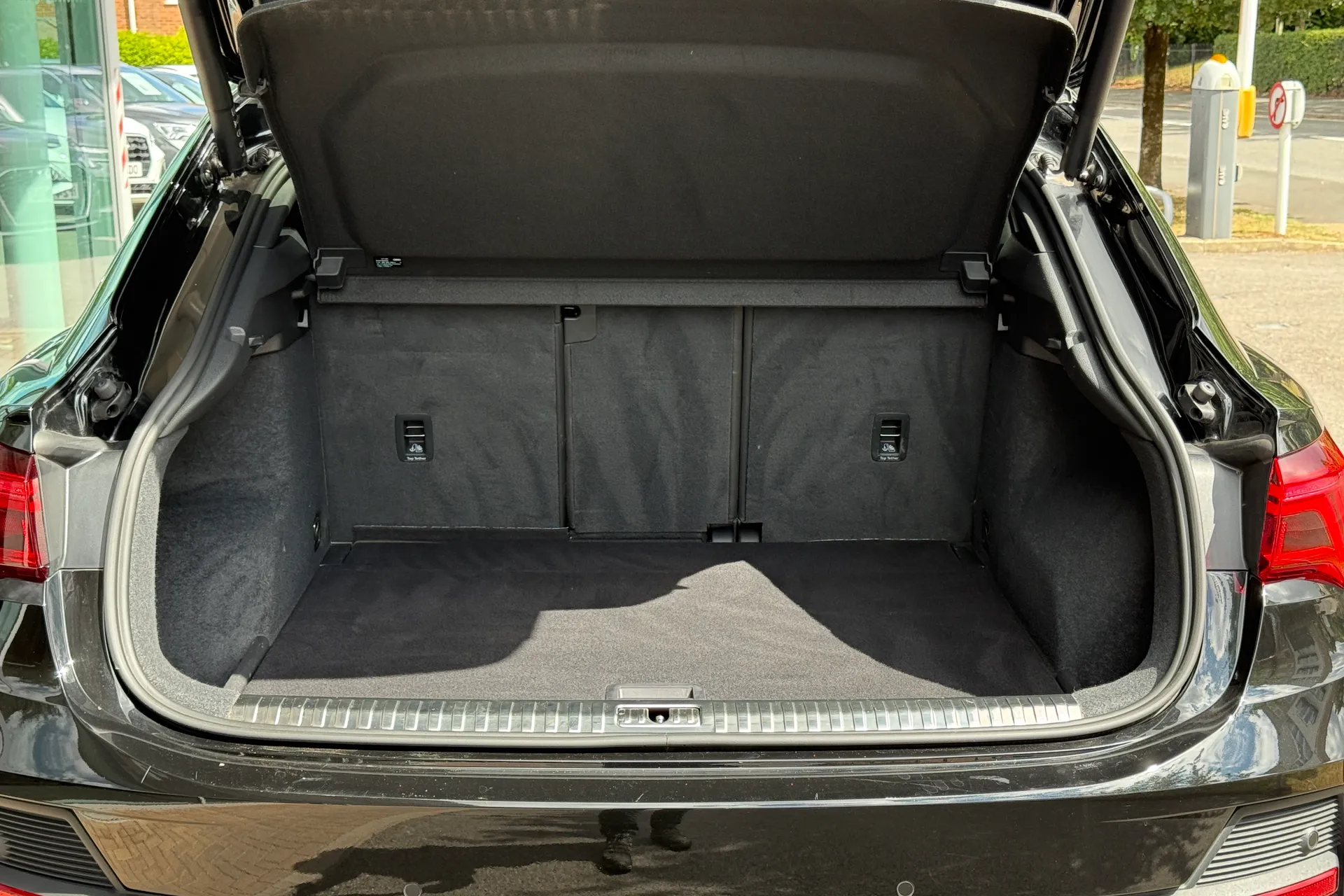 Audi Q3 thumbnail image number 16