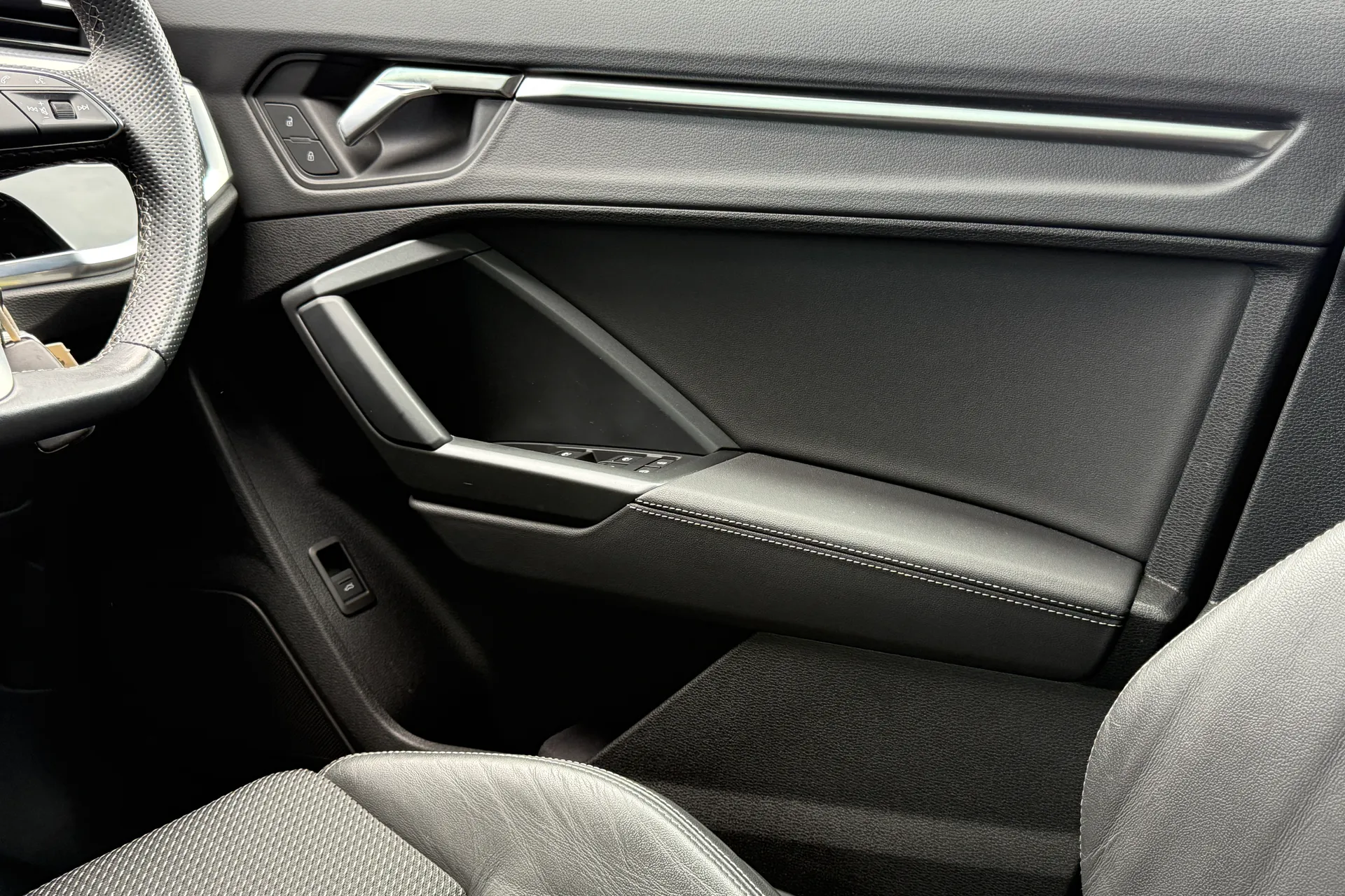 Audi Q3 thumbnail image number 40