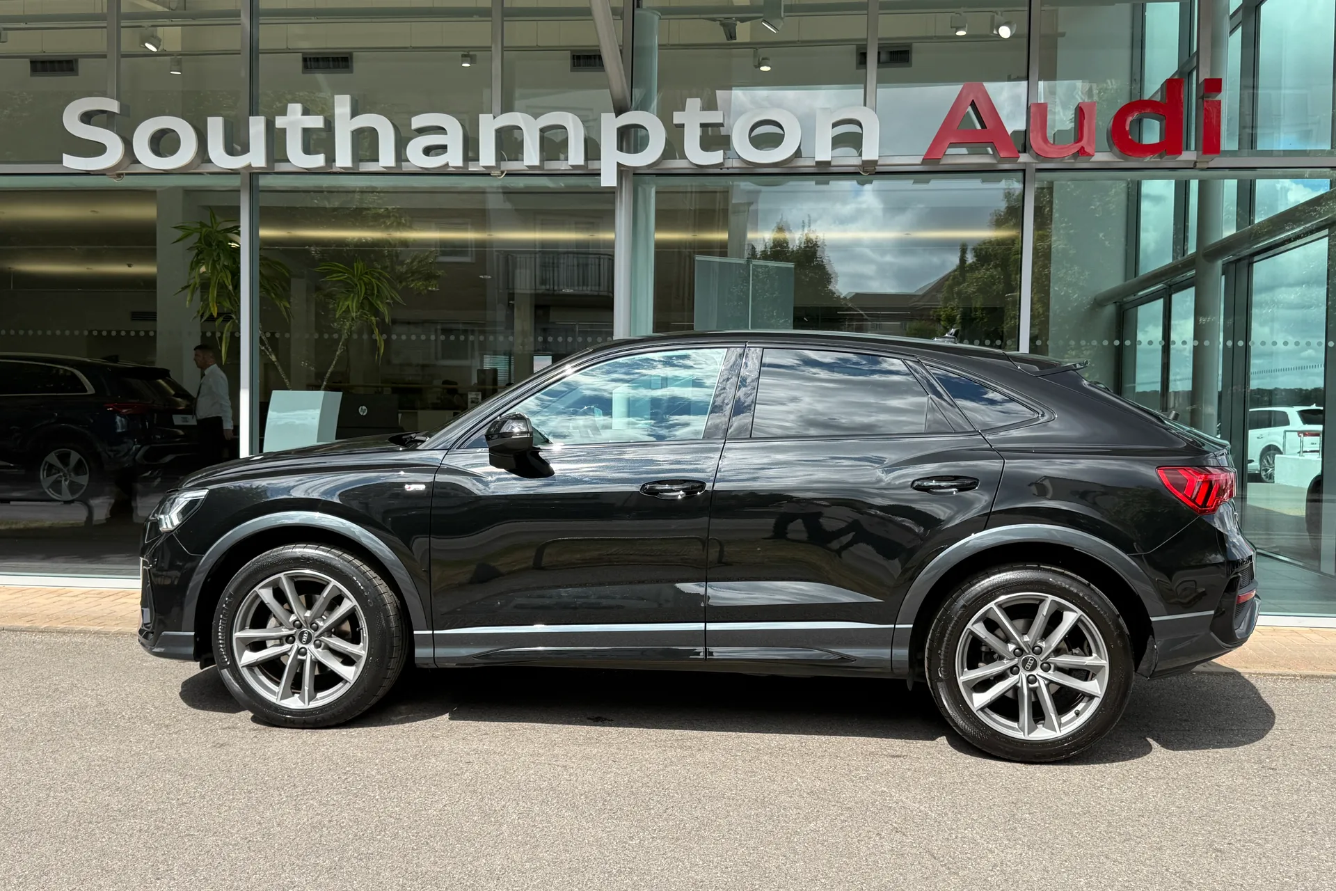 Audi Q3 thumbnail image number 55