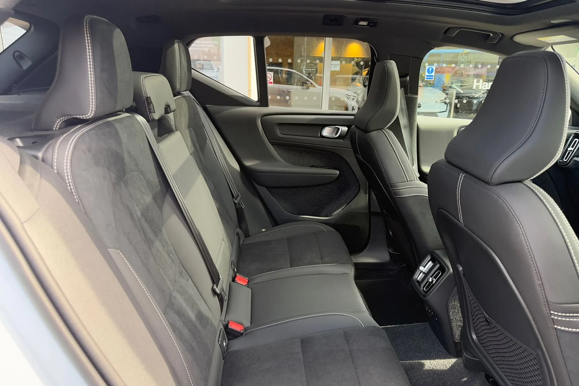 Volvo XC40 thumbnail image number 22