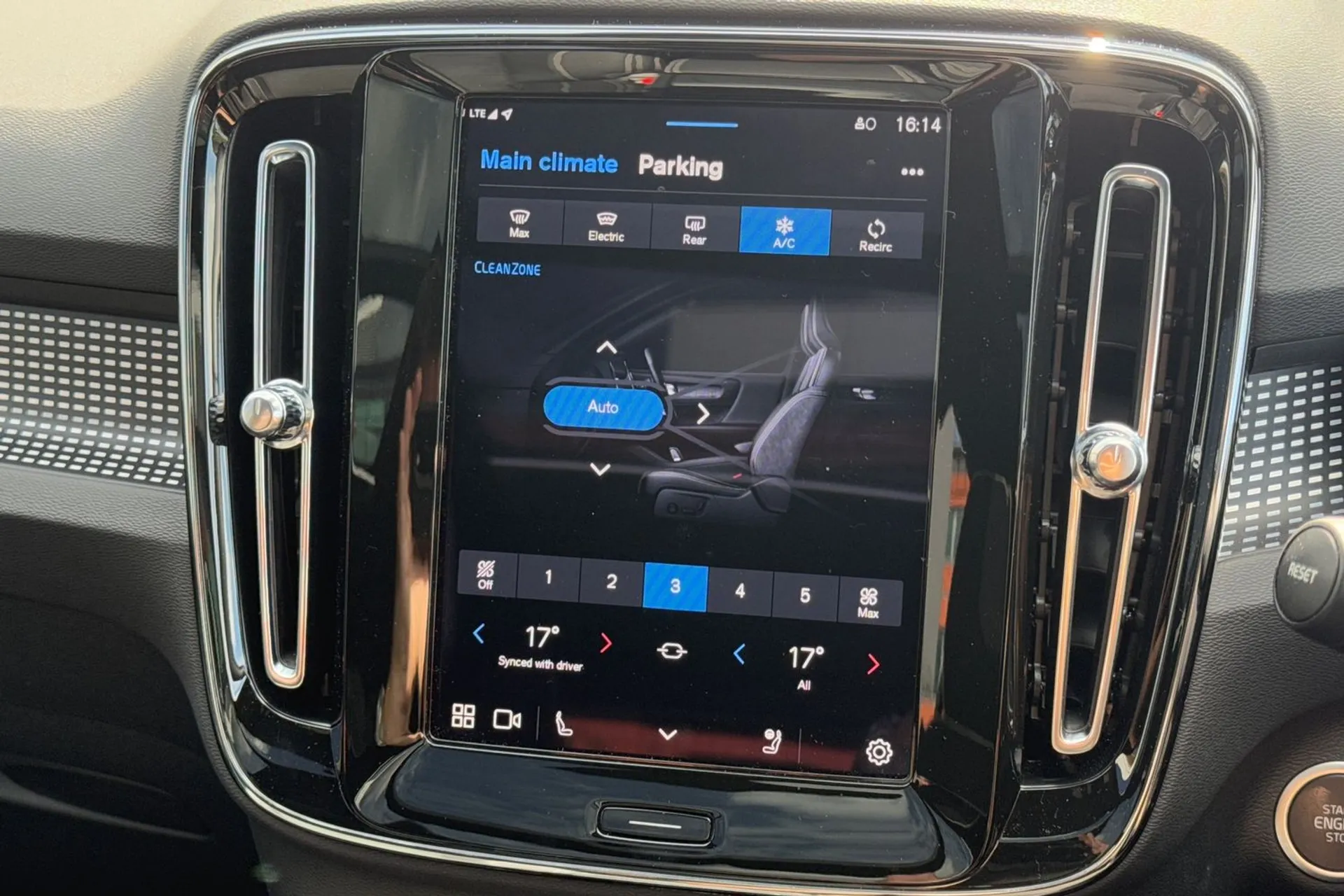 Volvo XC40 thumbnail image number 39