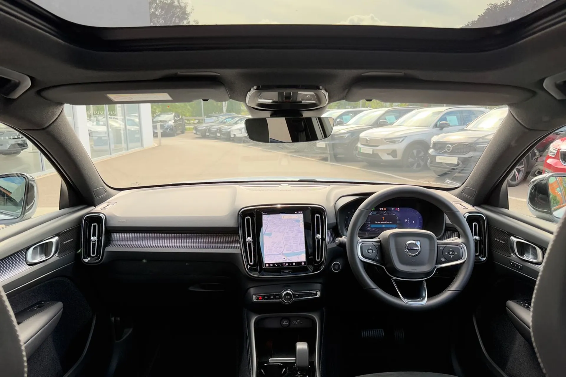 Volvo XC40 thumbnail image number 3
