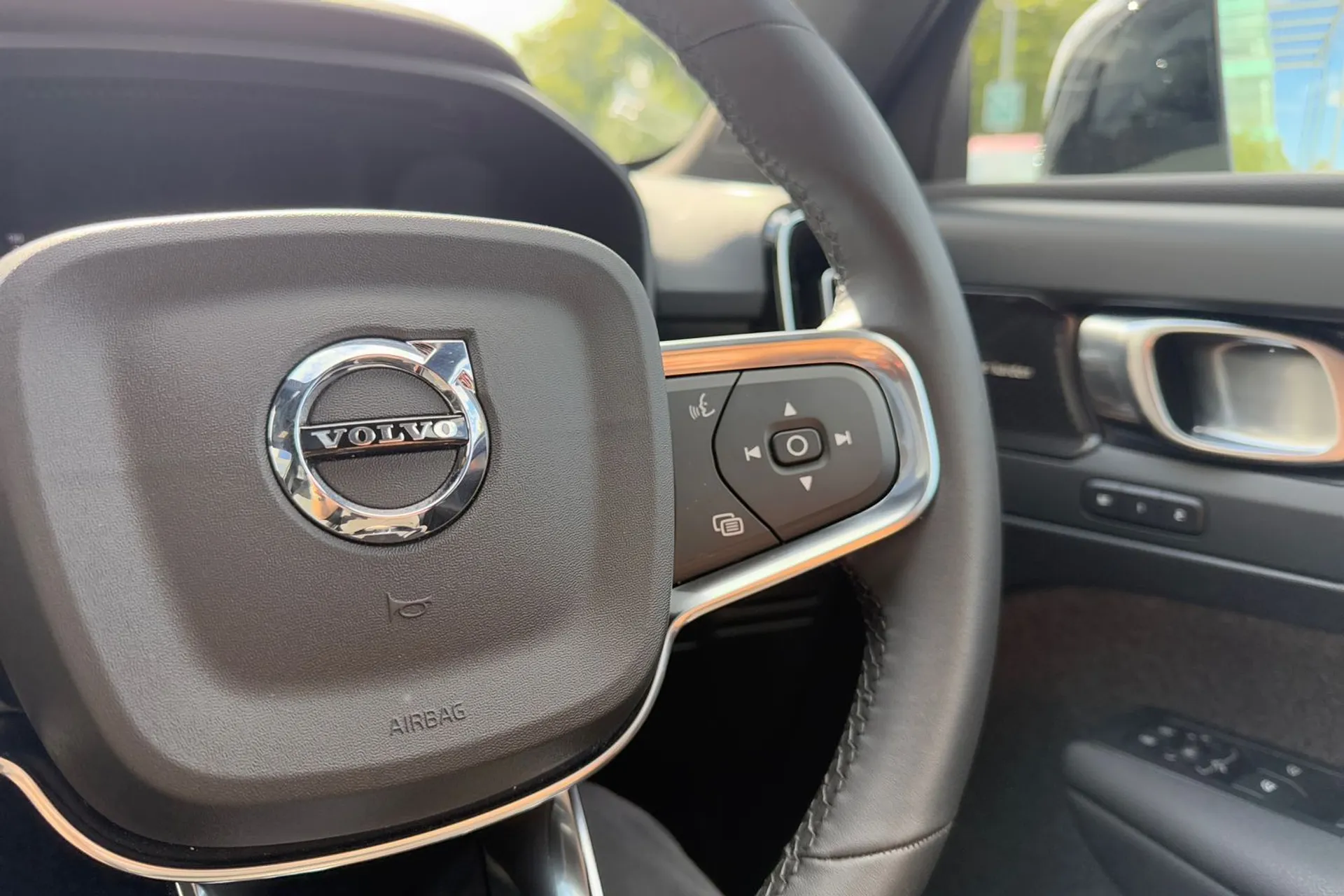 Volvo XC40 thumbnail image number 36
