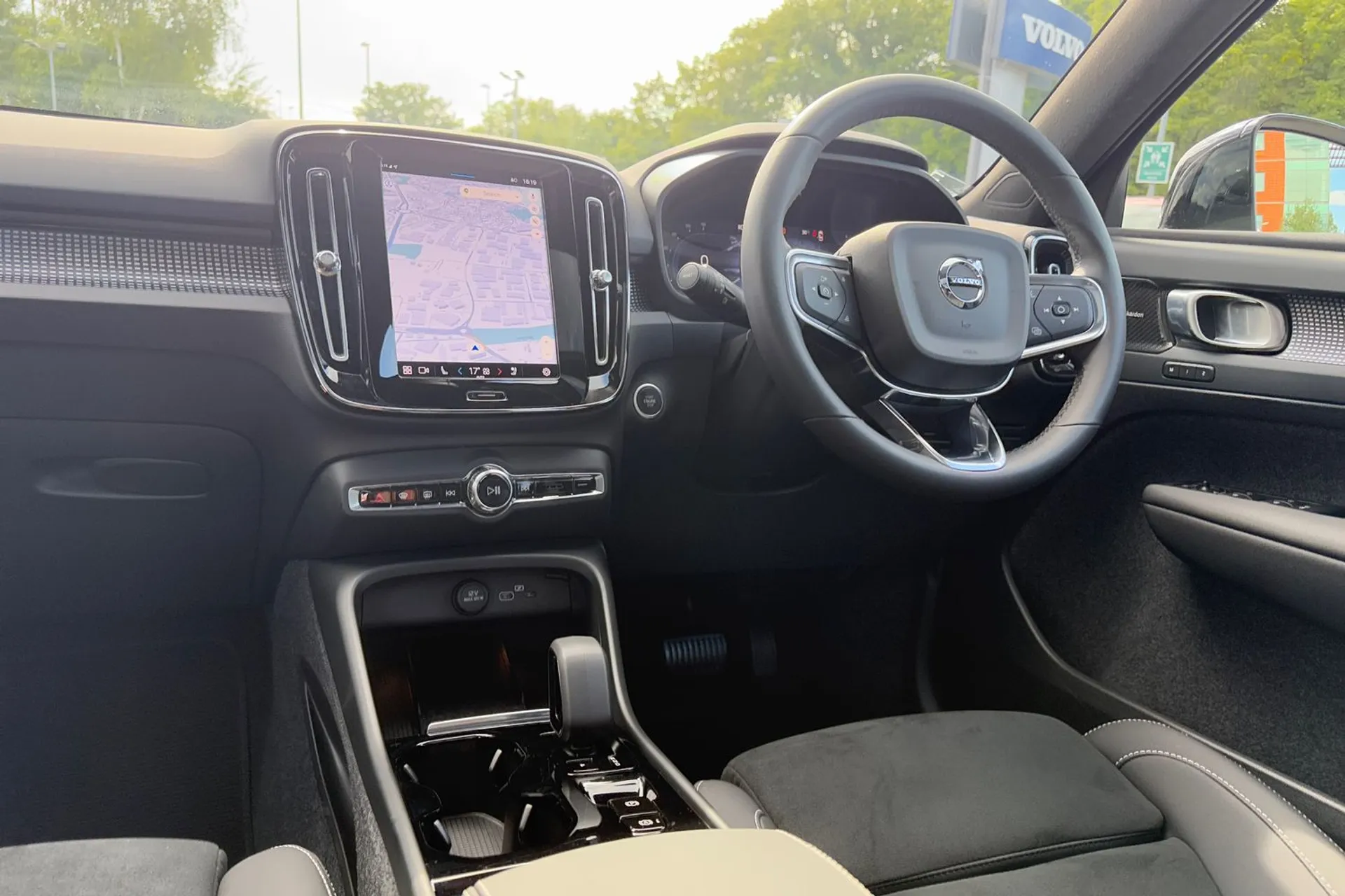Volvo XC40 thumbnail image number 34