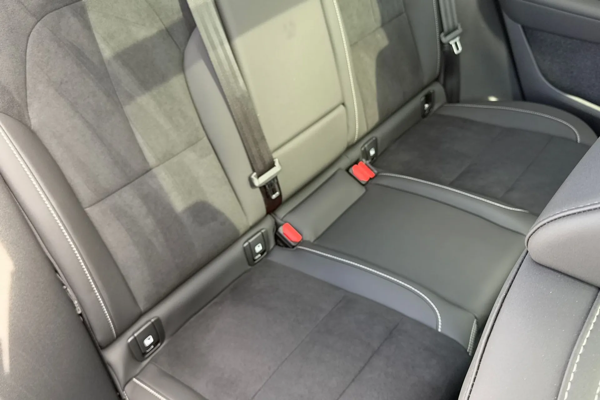 Volvo XC40 thumbnail image number 24