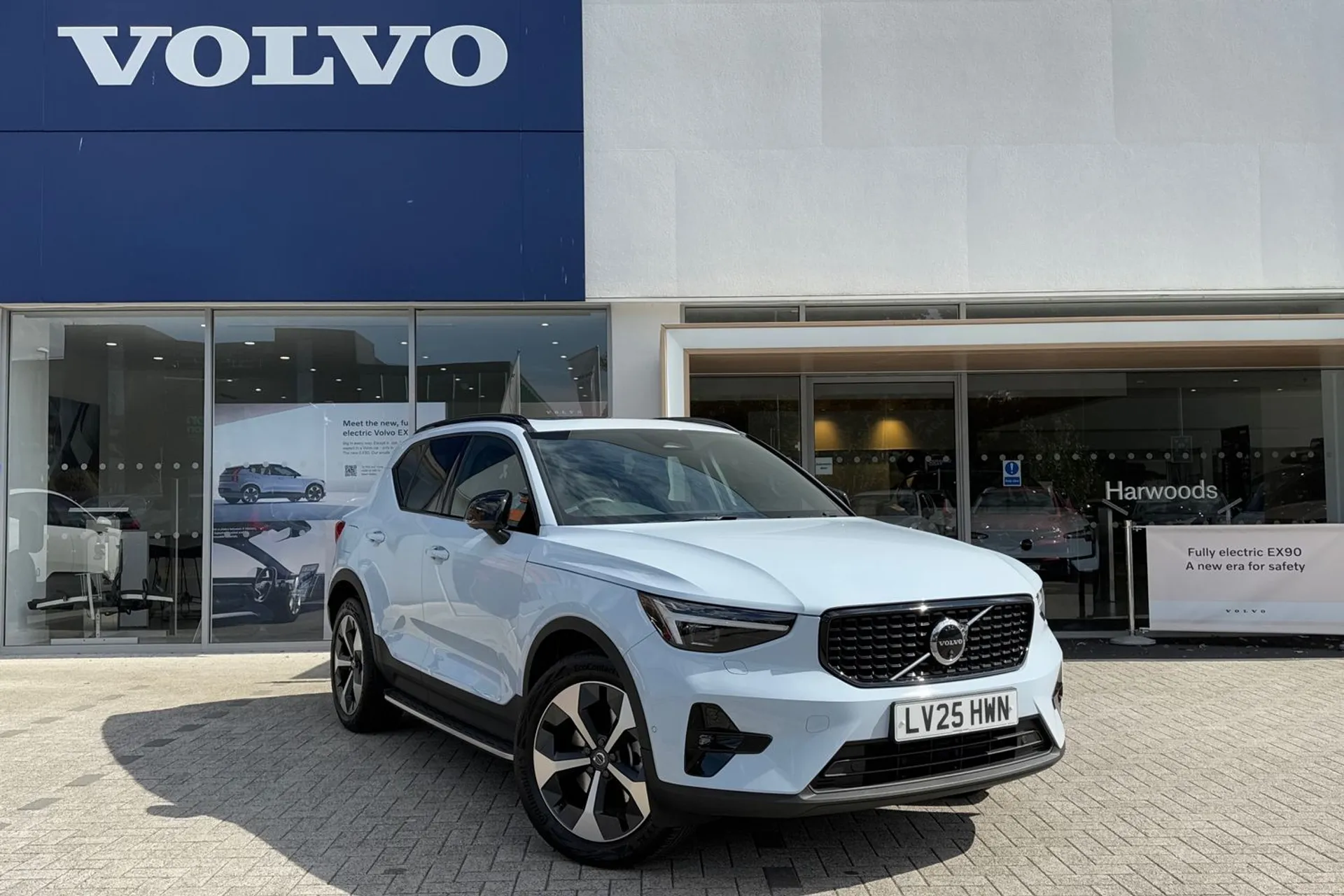 Volvo XC40 focused image