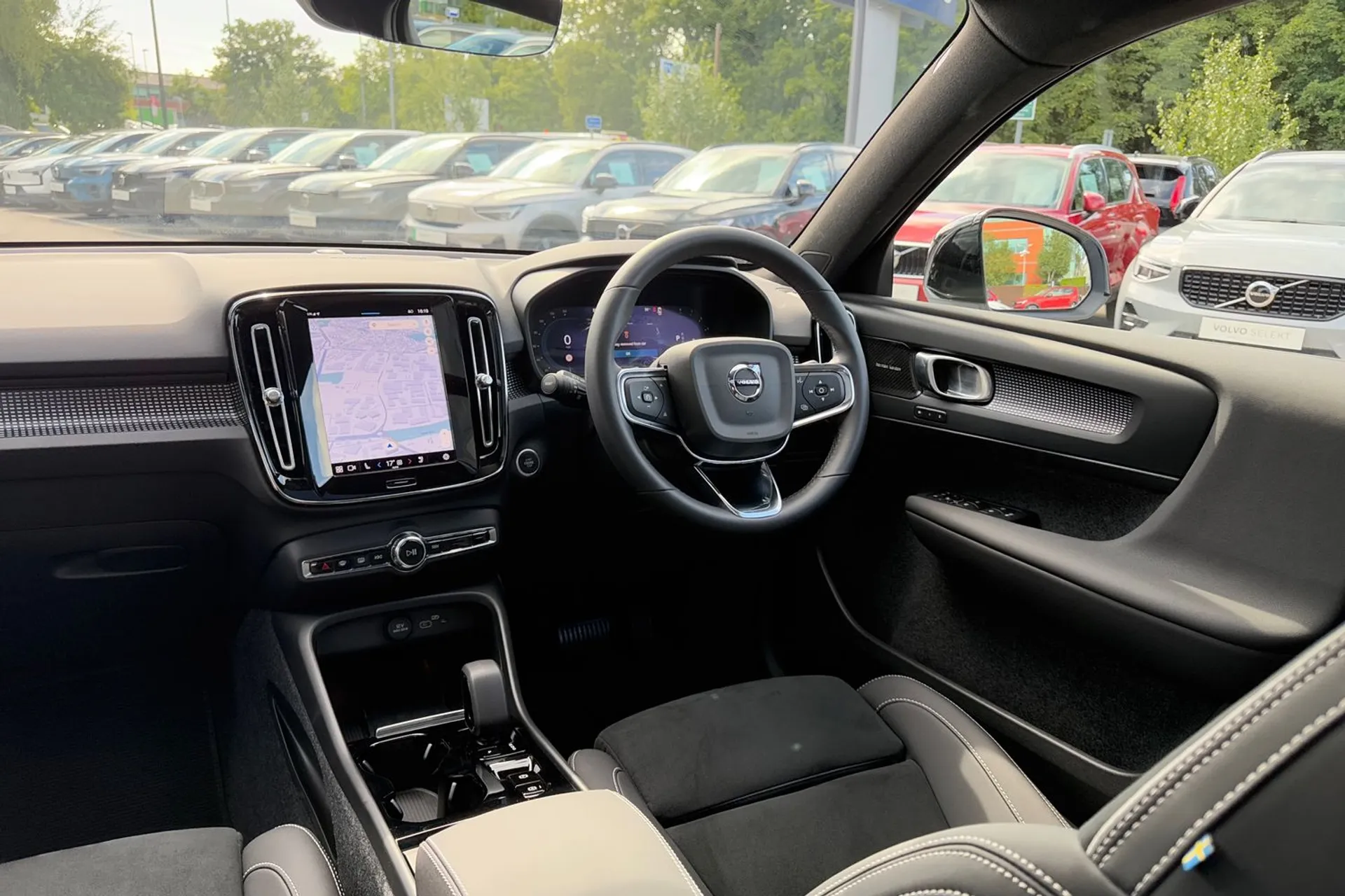 Volvo XC40 thumbnail image number 32