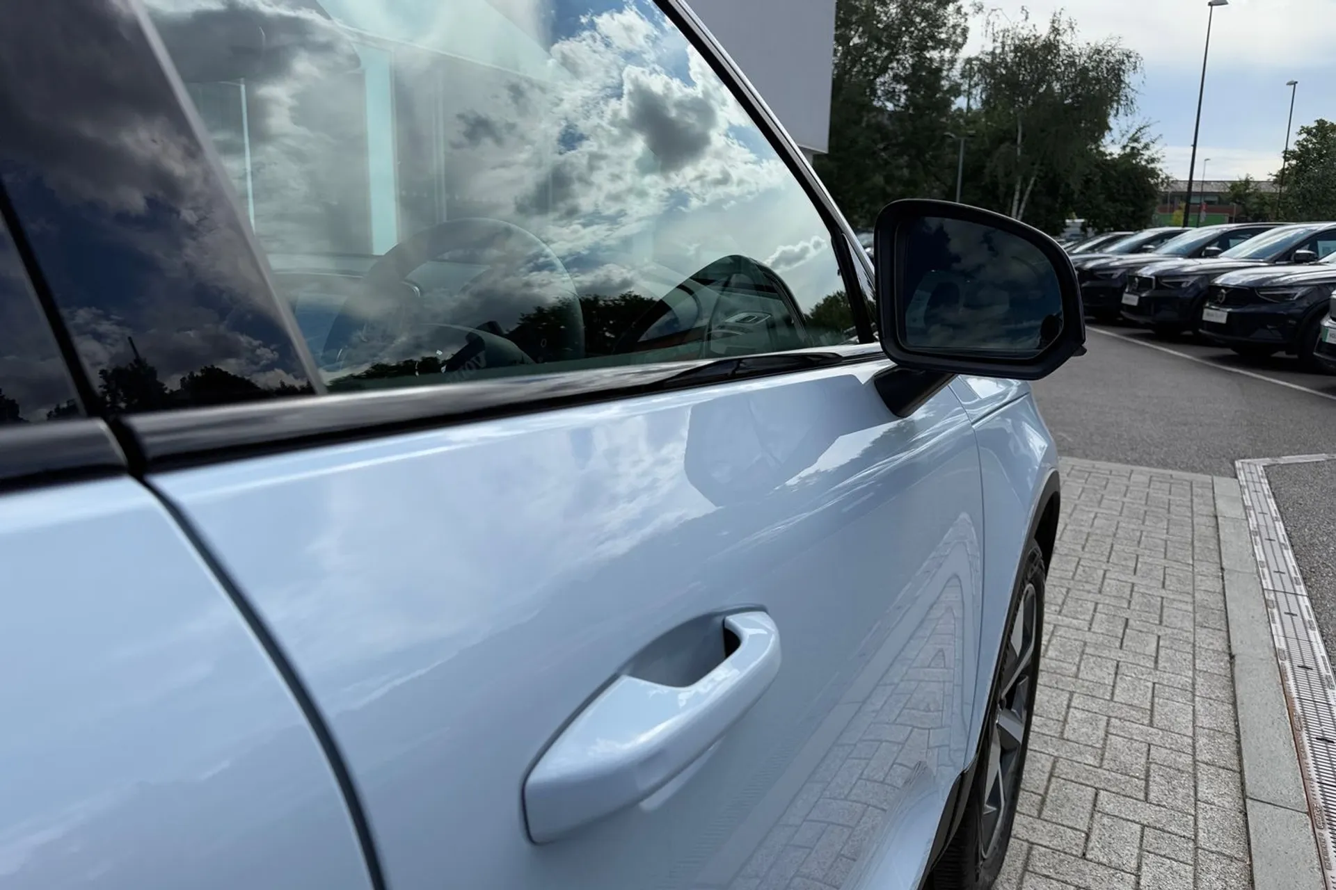 Volvo XC40 thumbnail image number 16