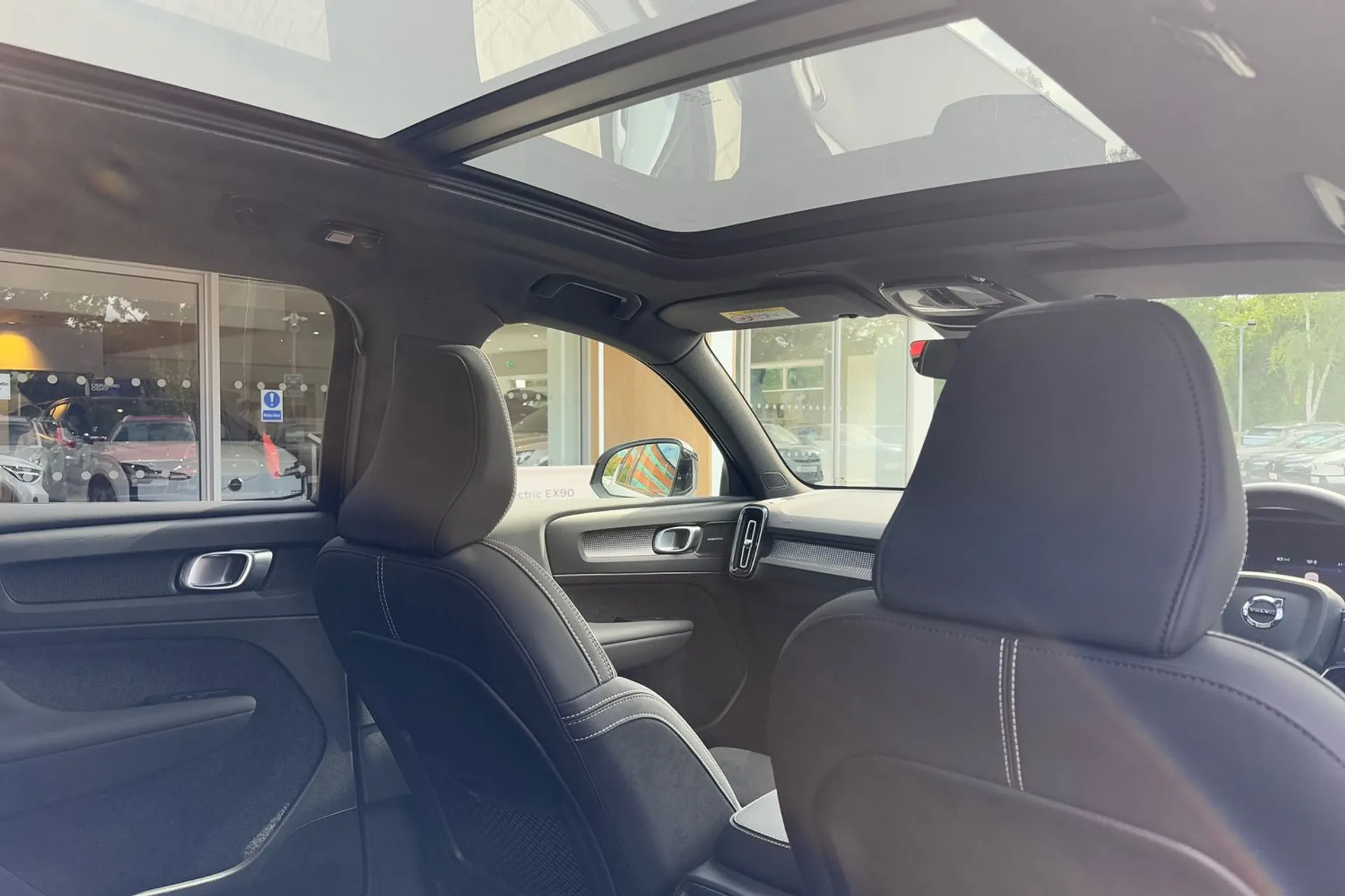 Volvo XC40 thumbnail image number 23