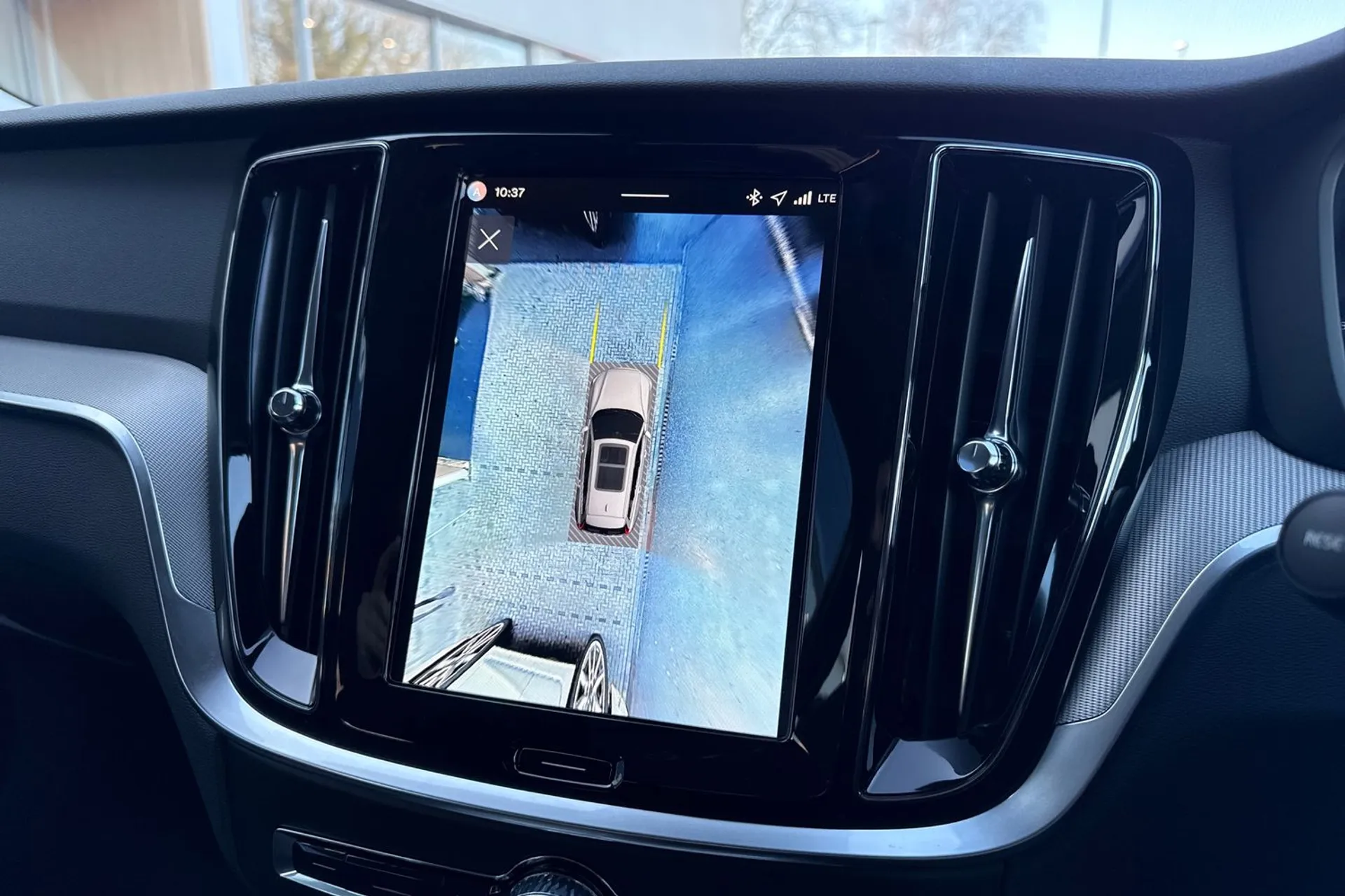 Volvo V60 thumbnail image number 4