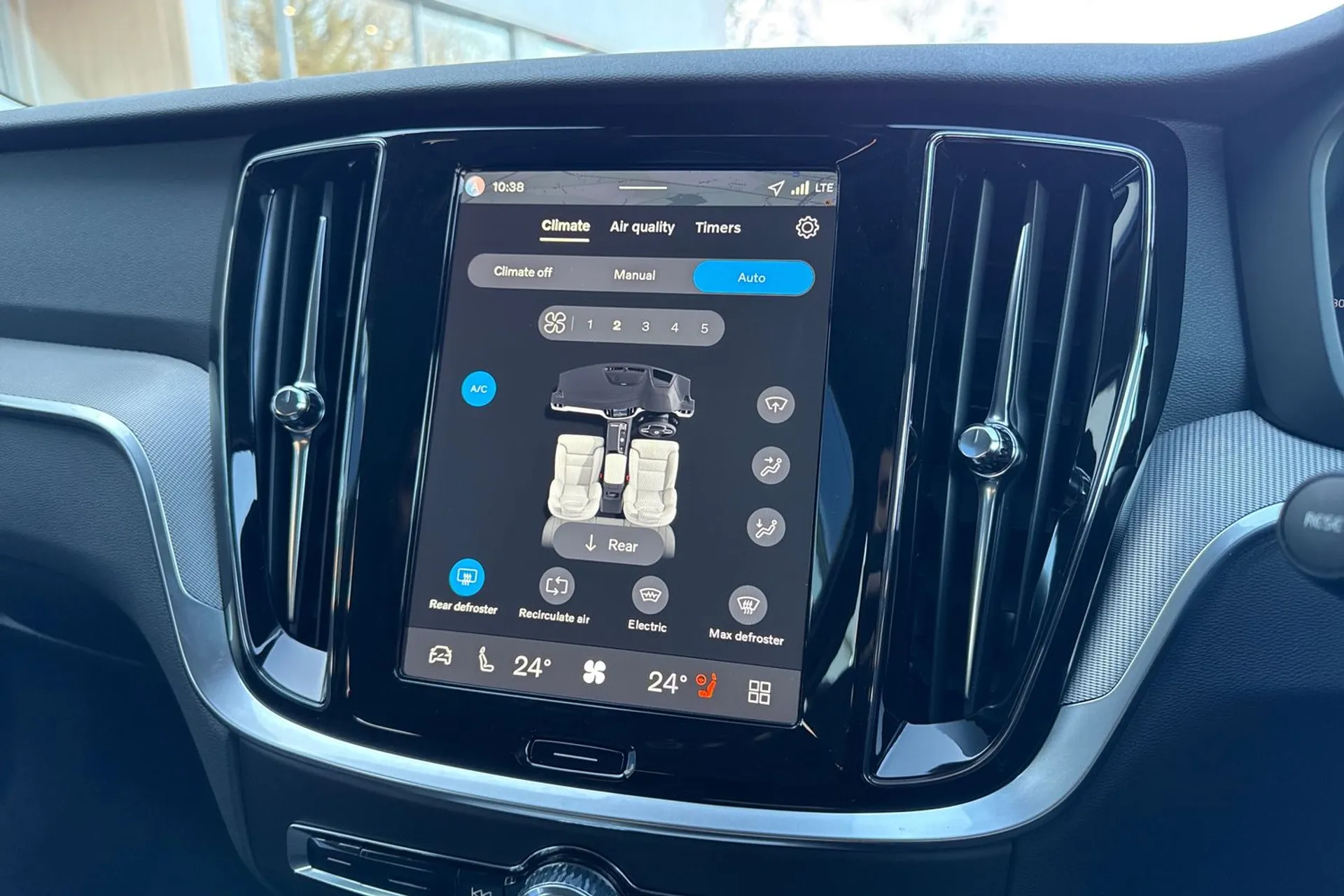 Volvo V60 thumbnail image number 40