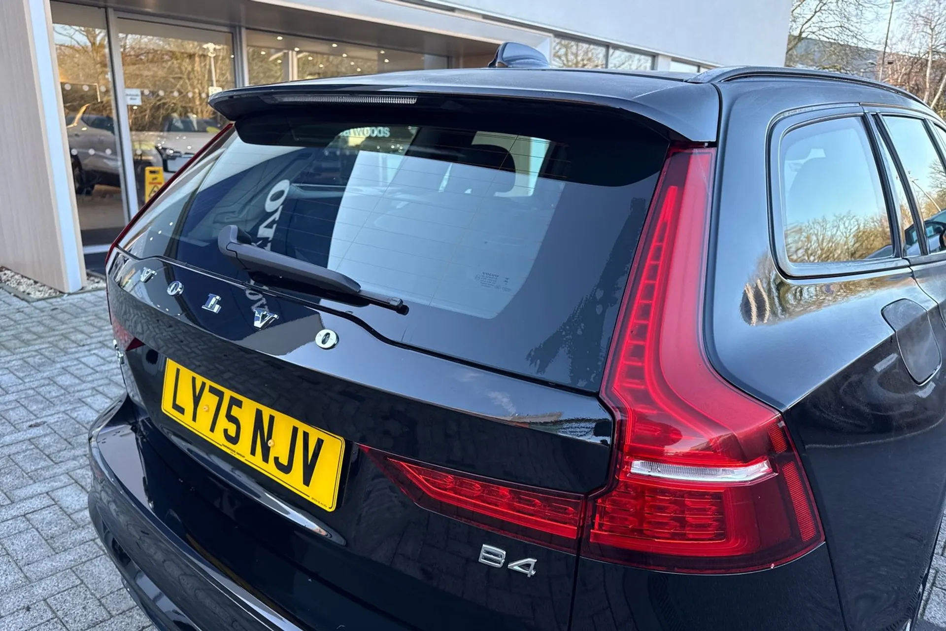 Volvo V60 thumbnail image number 16