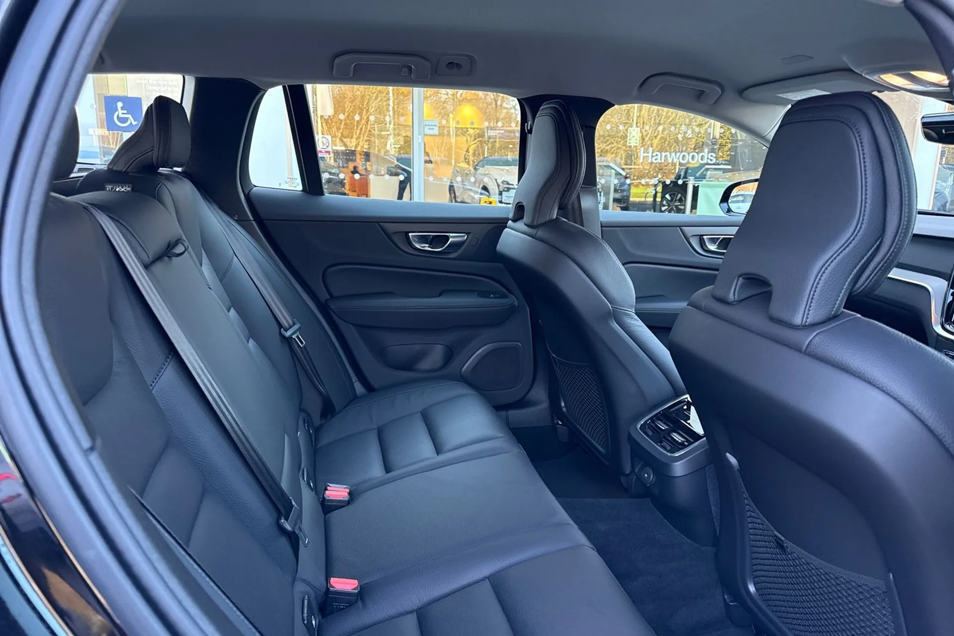 Volvo V60 thumbnail image number 23