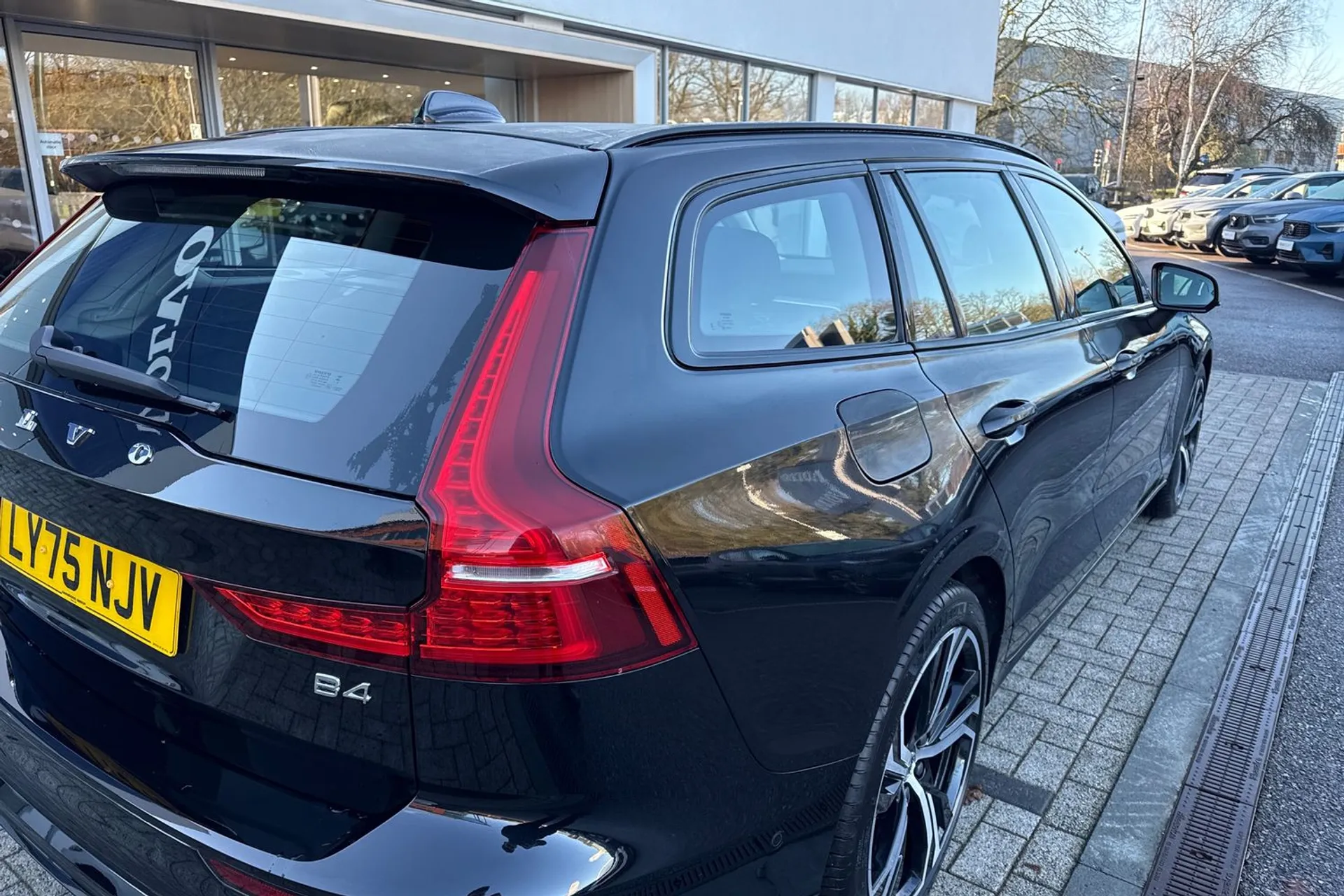 Volvo V60 thumbnail image number 15