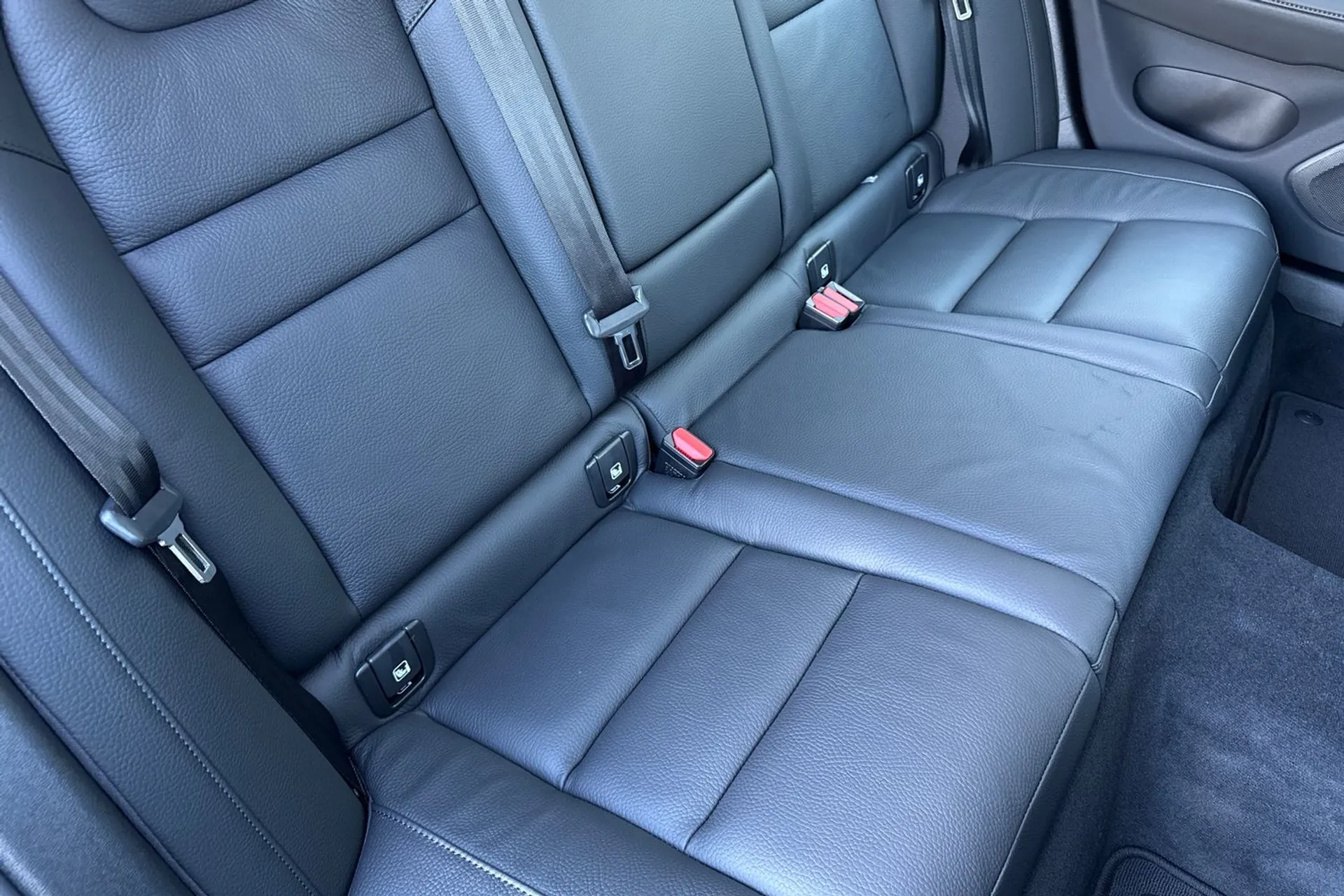 Volvo V60 thumbnail image number 25