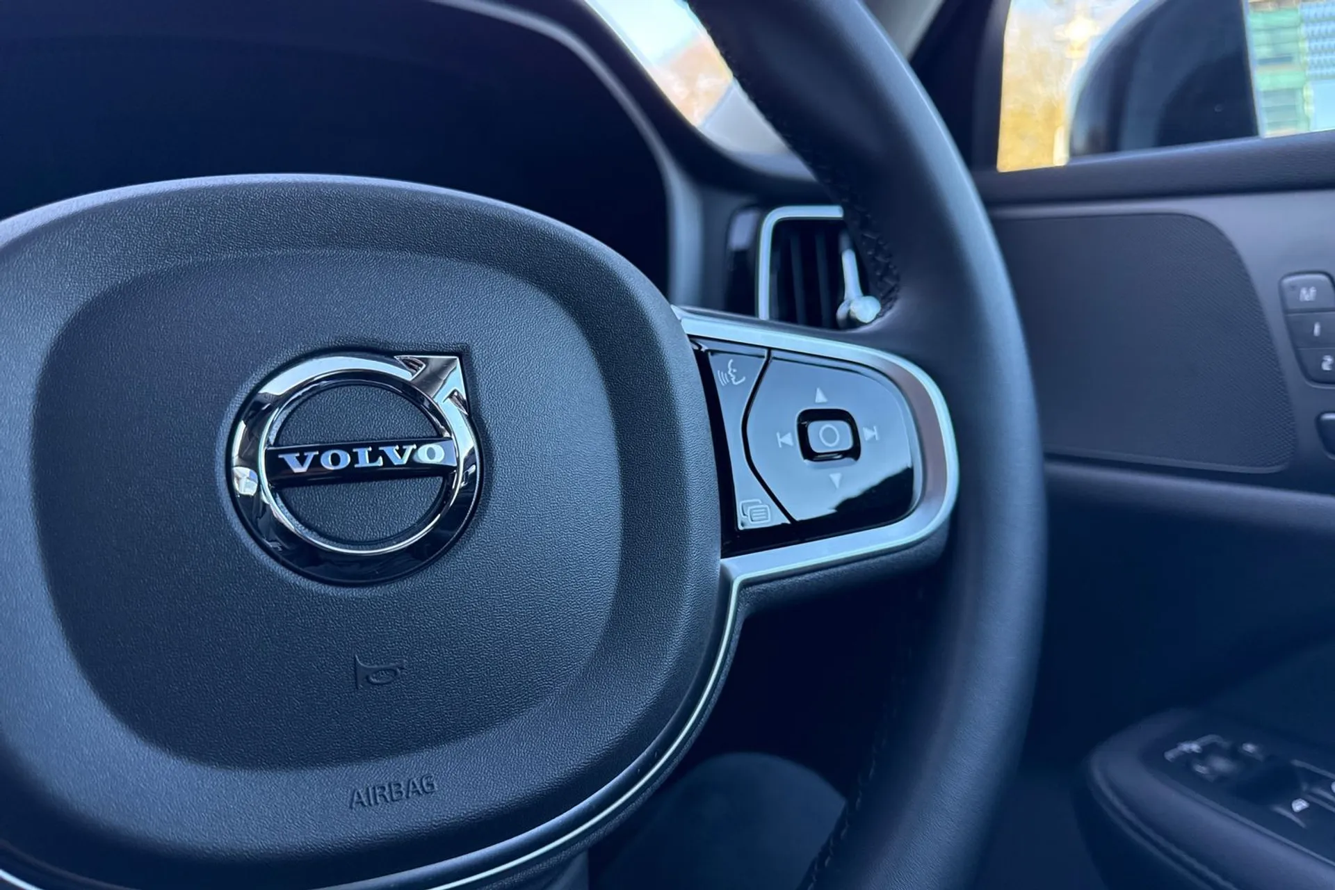 Volvo V60 thumbnail image number 38