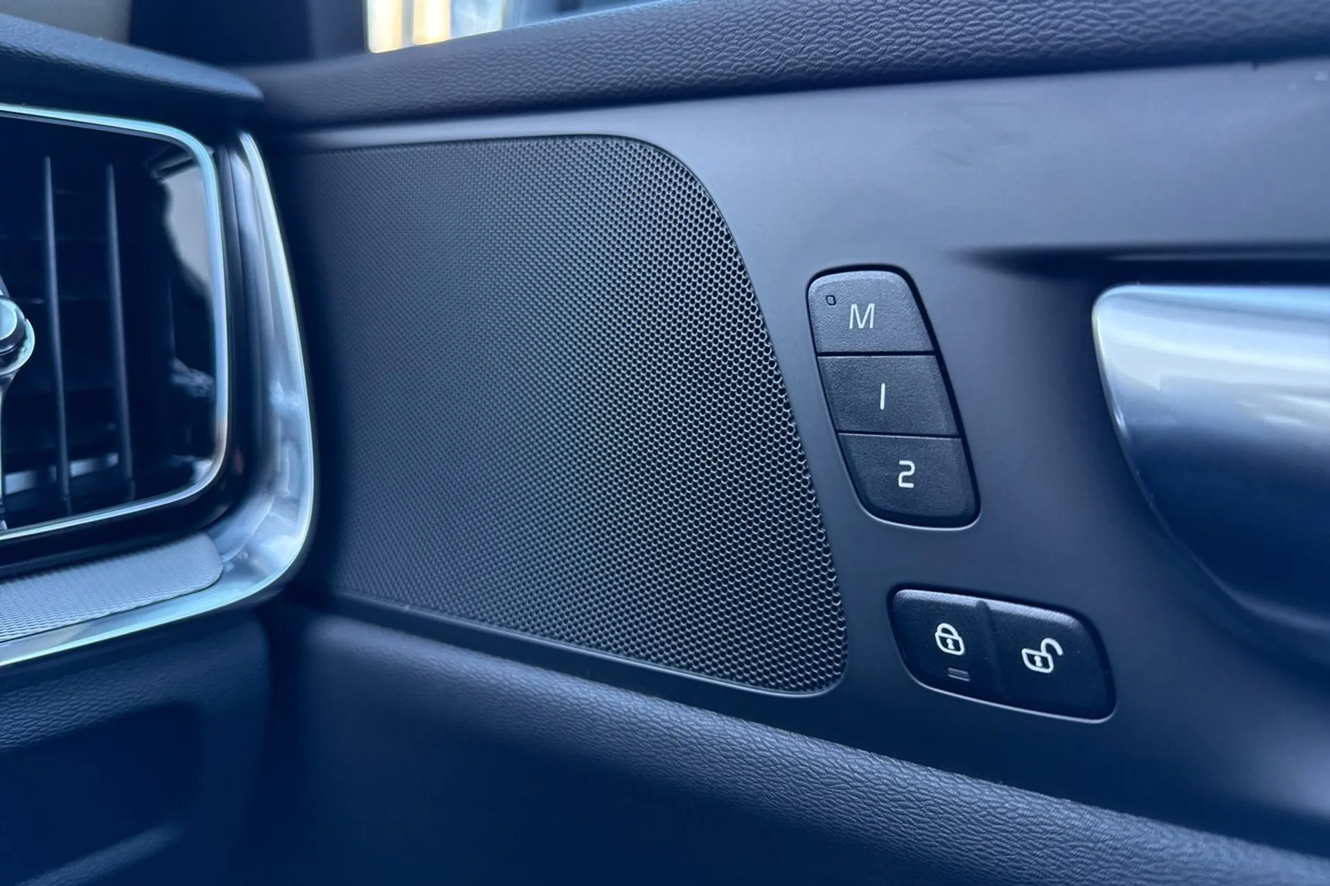 Volvo V60 thumbnail image number 43