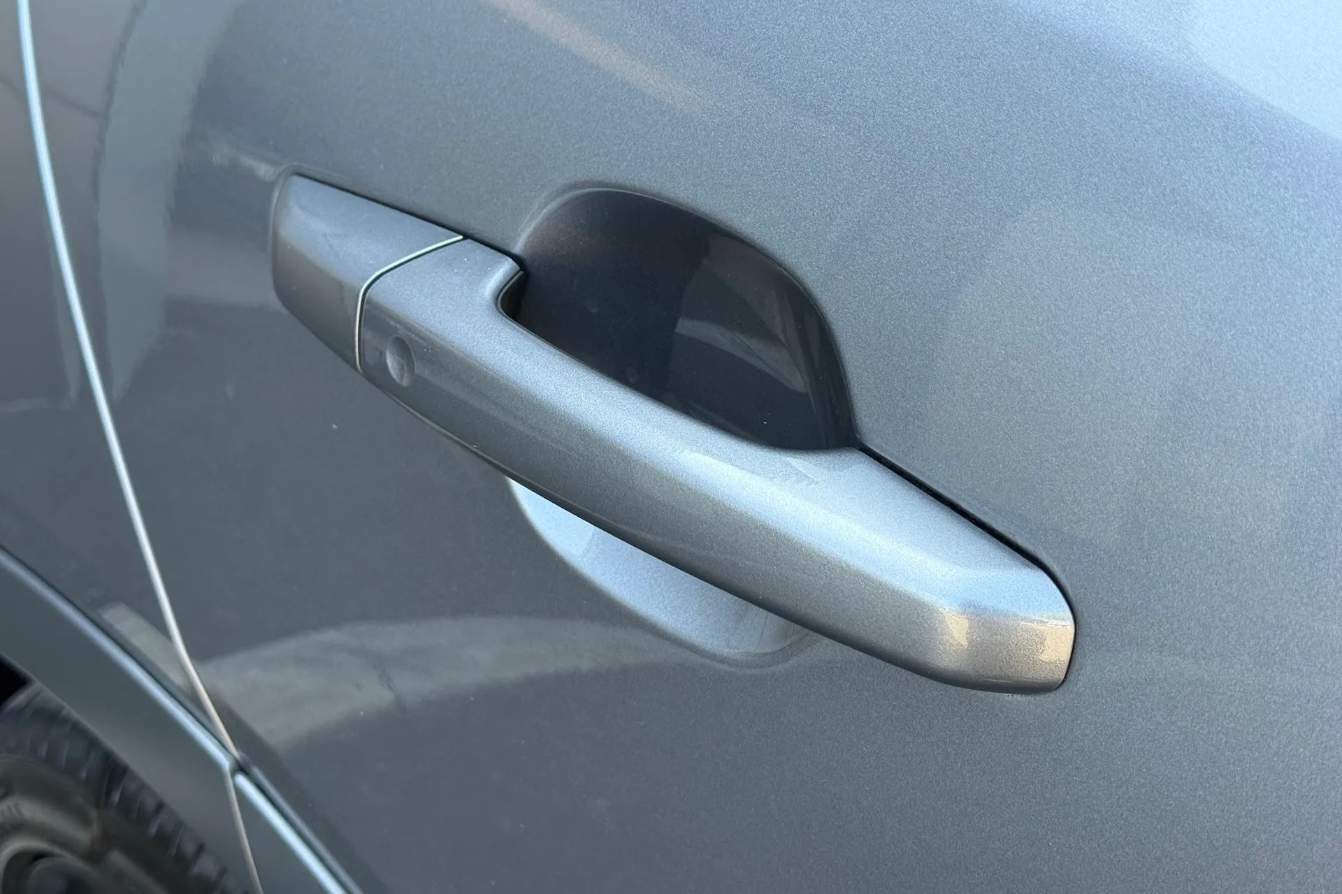 Jaguar F-PACE thumbnail image number 36
