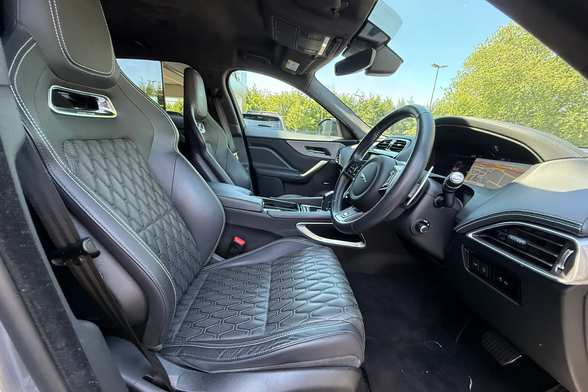 Jaguar F-PACE thumbnail image number 9