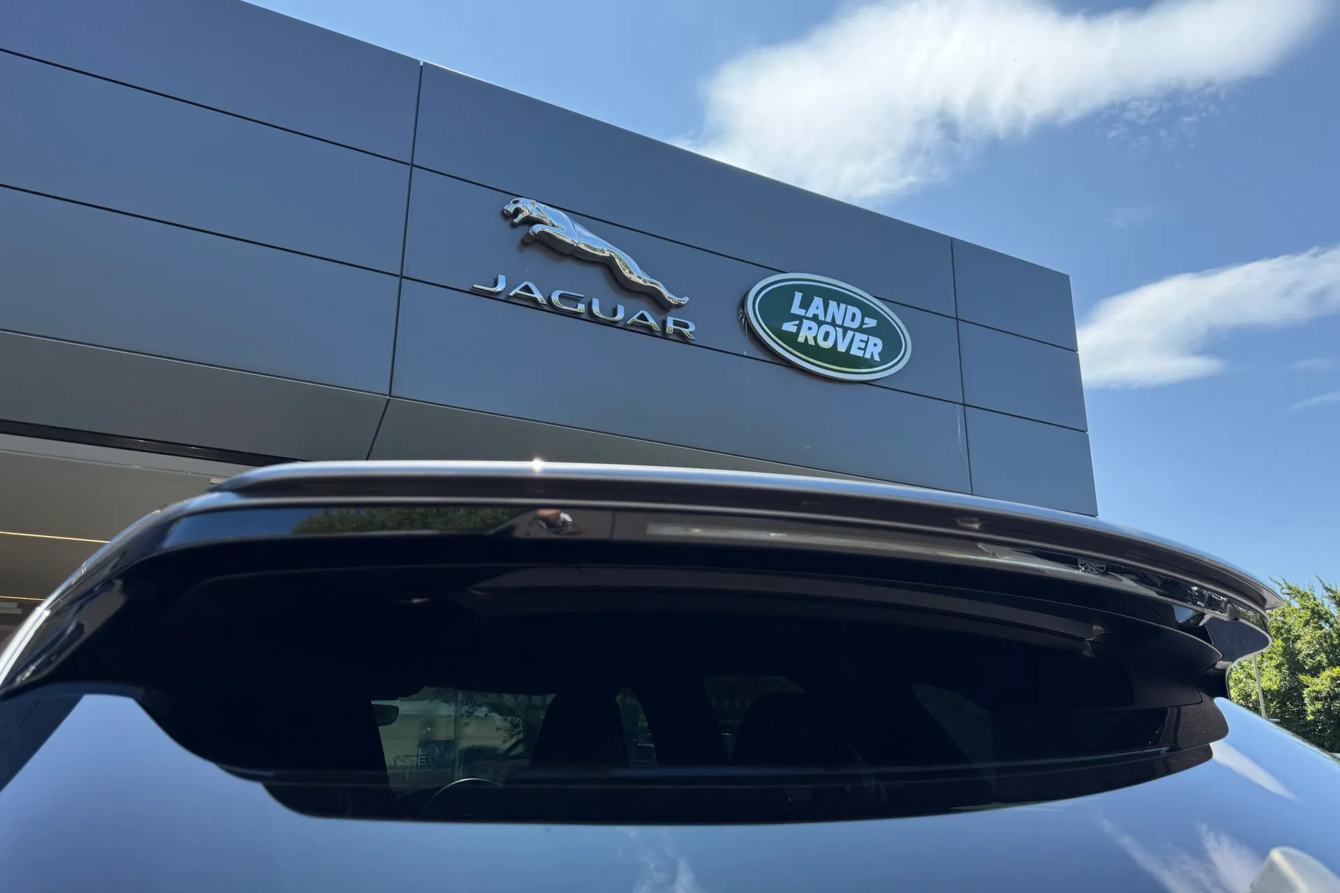 Jaguar F-PACE thumbnail image number 31