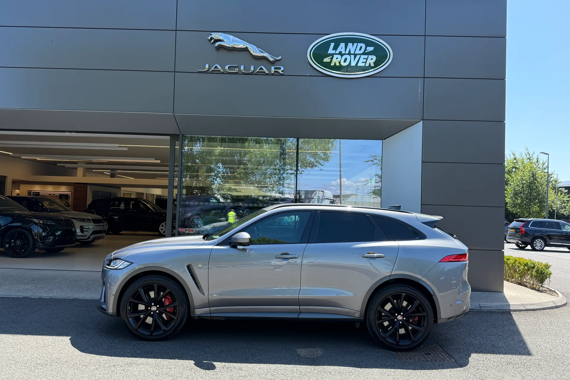 Jaguar F-PACE thumbnail image number 25