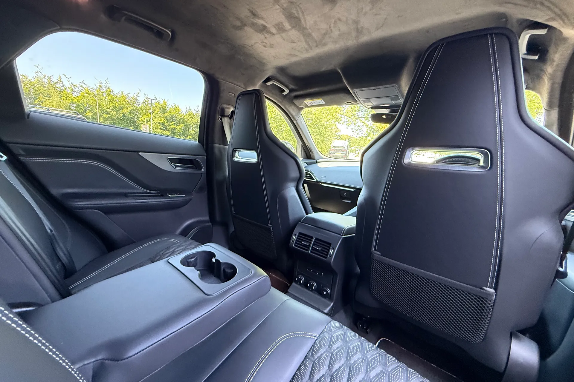 Jaguar F-PACE thumbnail image number 40