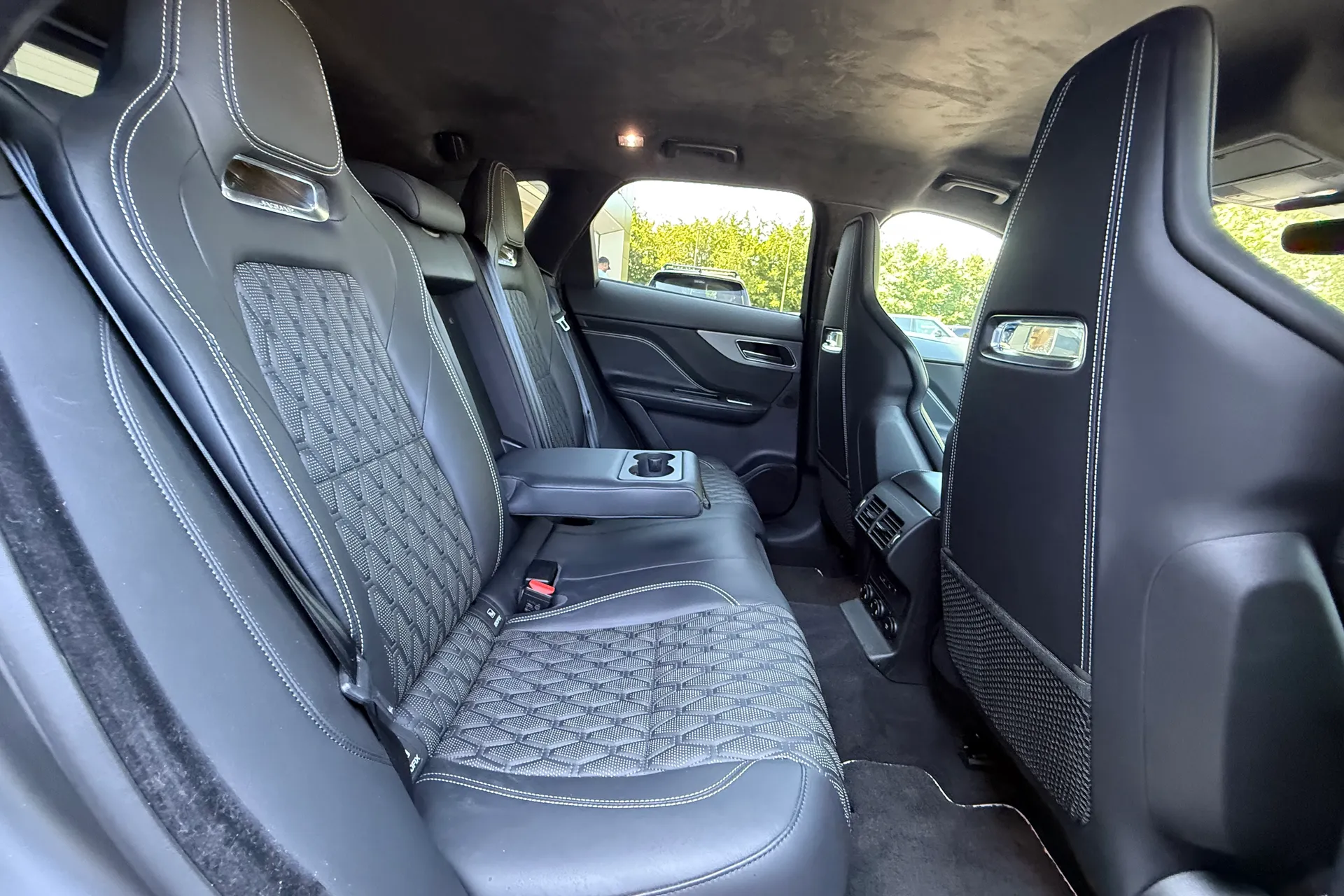 Jaguar F-PACE thumbnail image number 38