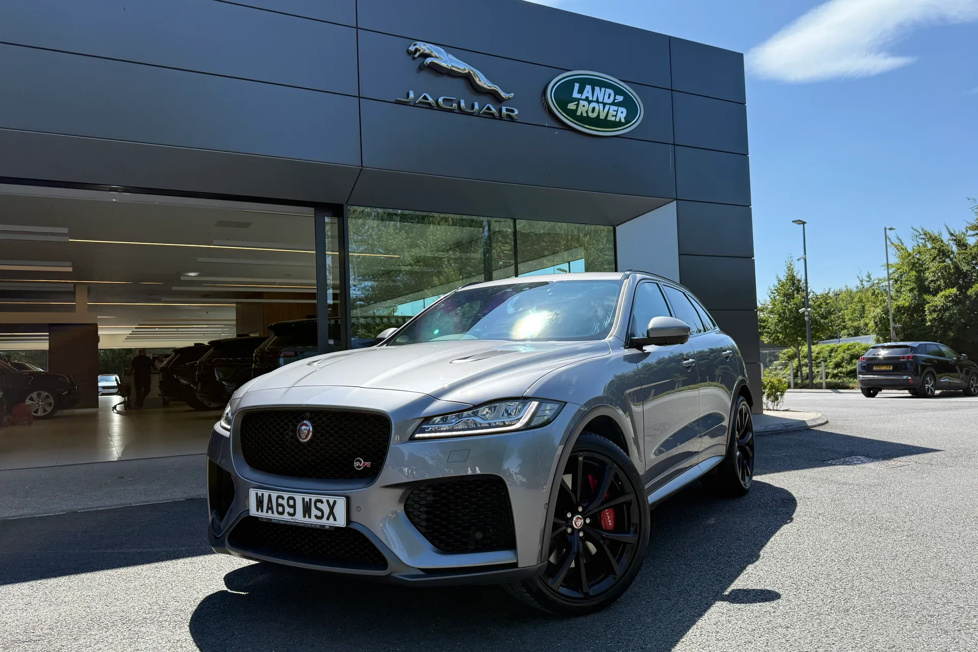 Jaguar F-PACE thumbnail image number 27