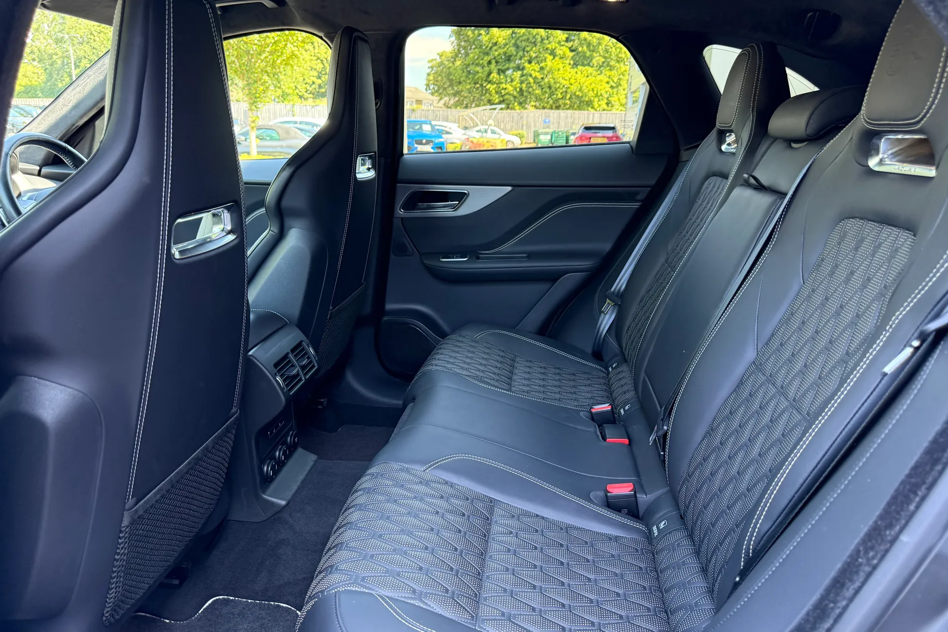 Jaguar F-PACE thumbnail image number 47