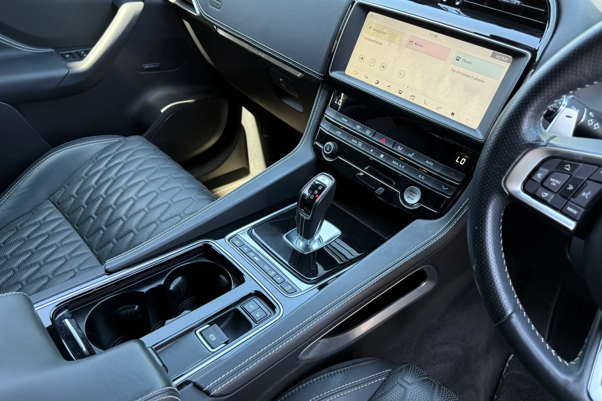 Jaguar F-PACE thumbnail image number 19
