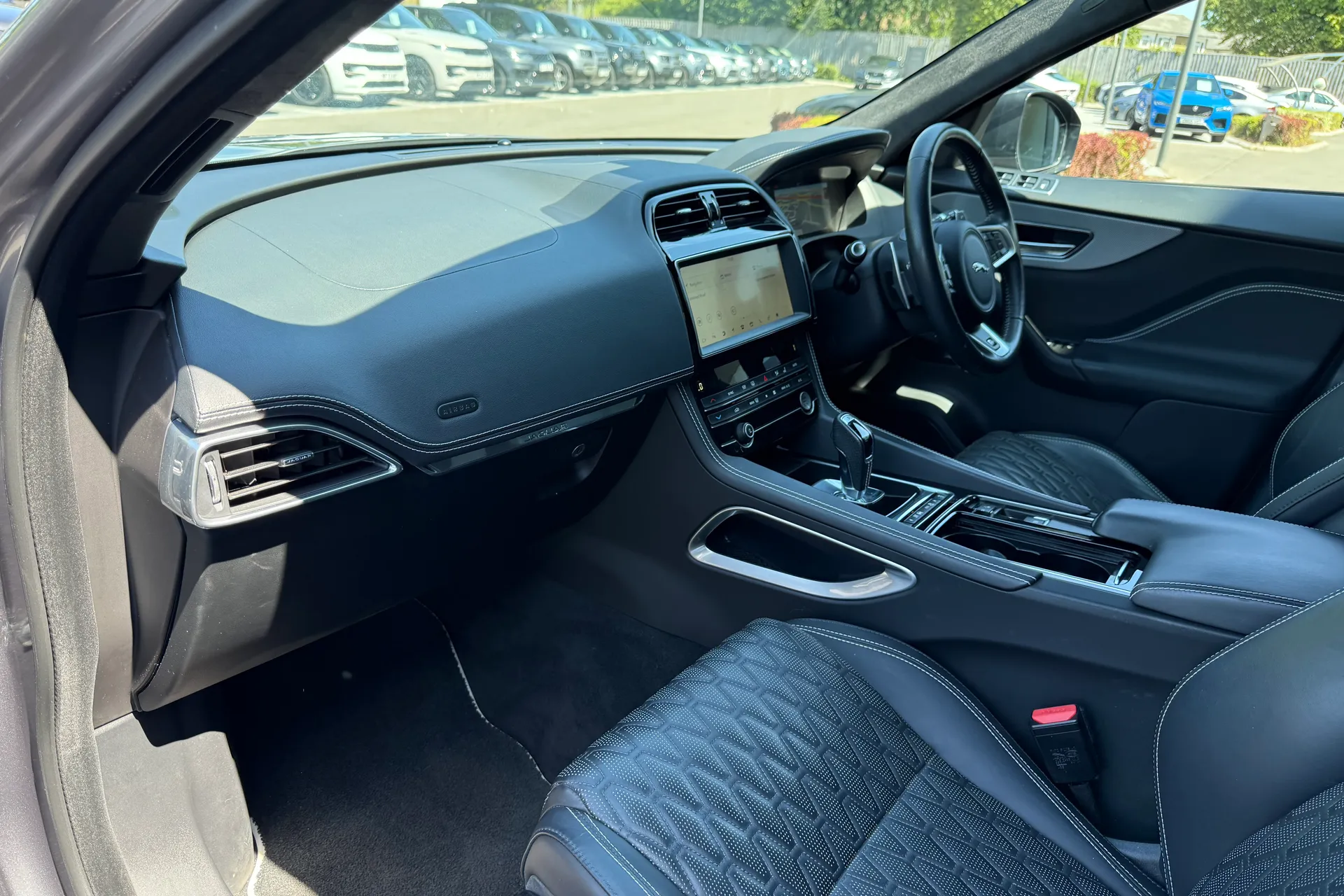Jaguar F-PACE thumbnail image number 46