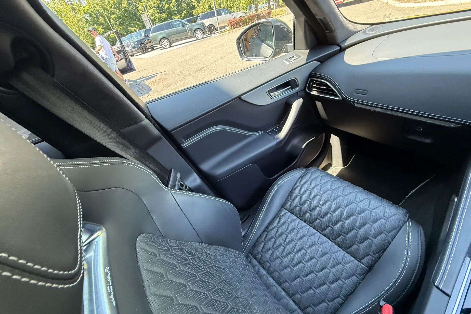 Jaguar F-PACE thumbnail image number 13