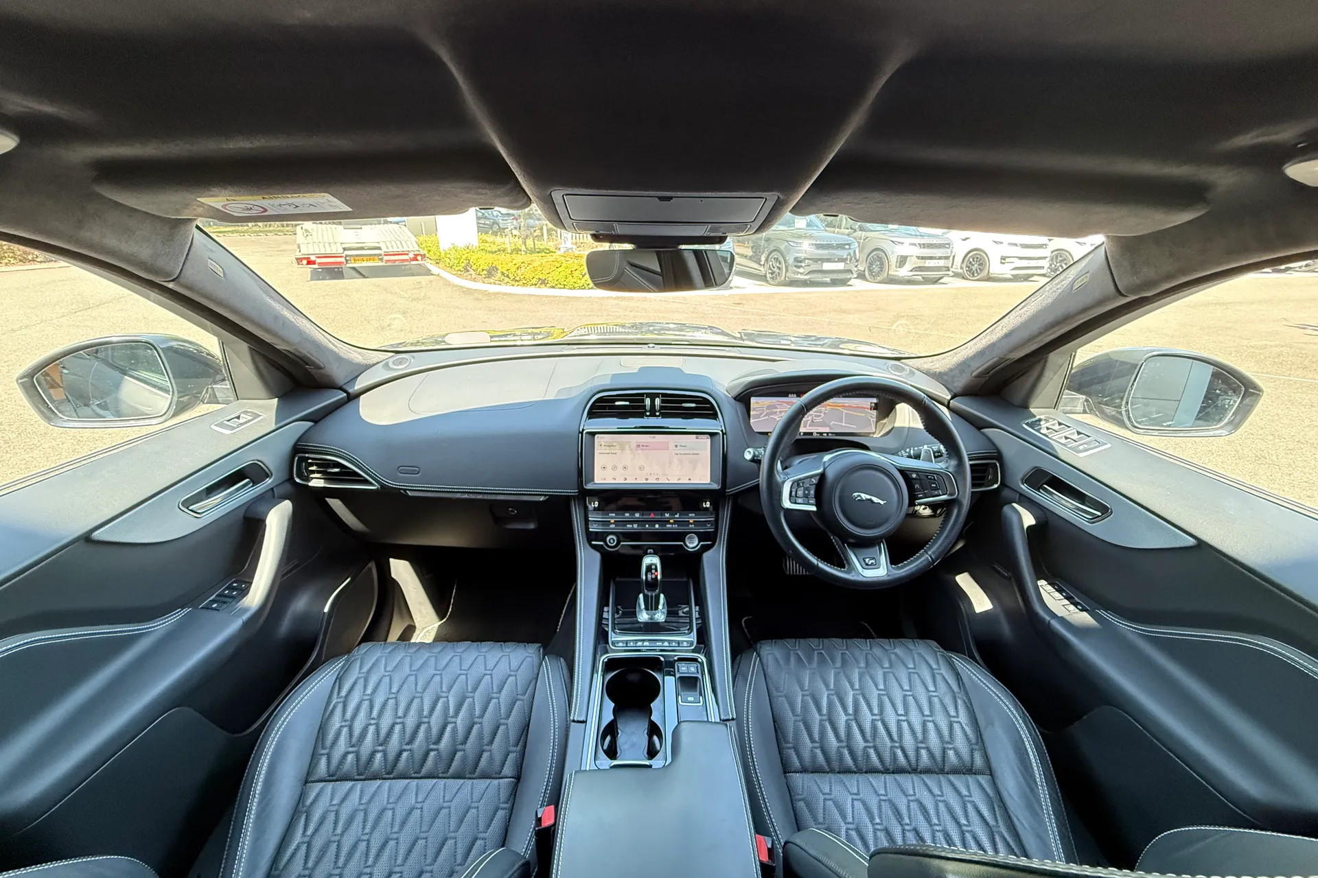 Jaguar F-PACE thumbnail image number 3
