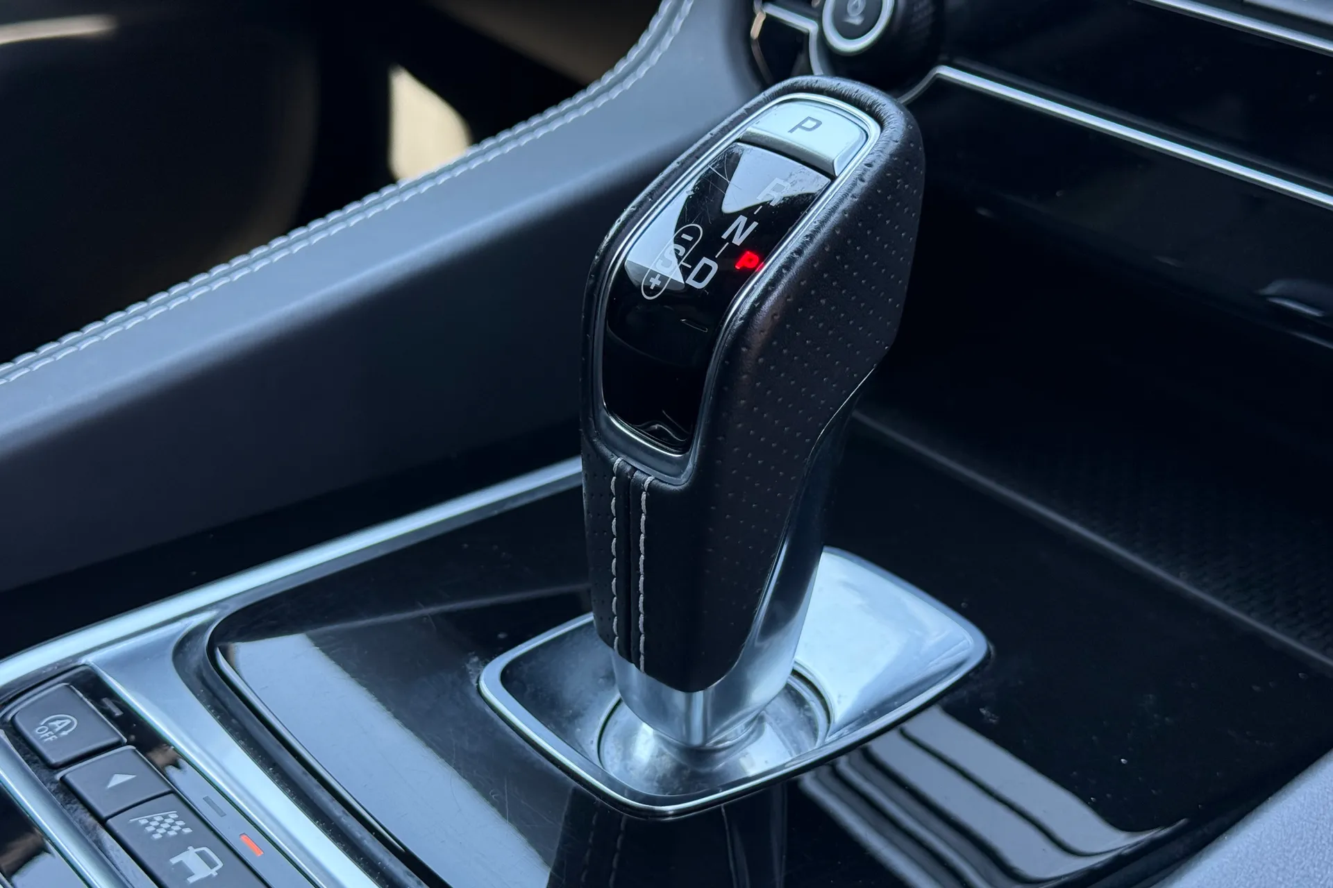 Jaguar F-PACE thumbnail image number 20
