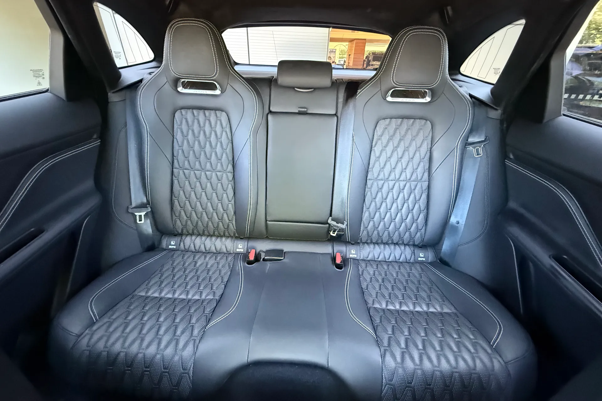 Jaguar F-PACE thumbnail image number 11