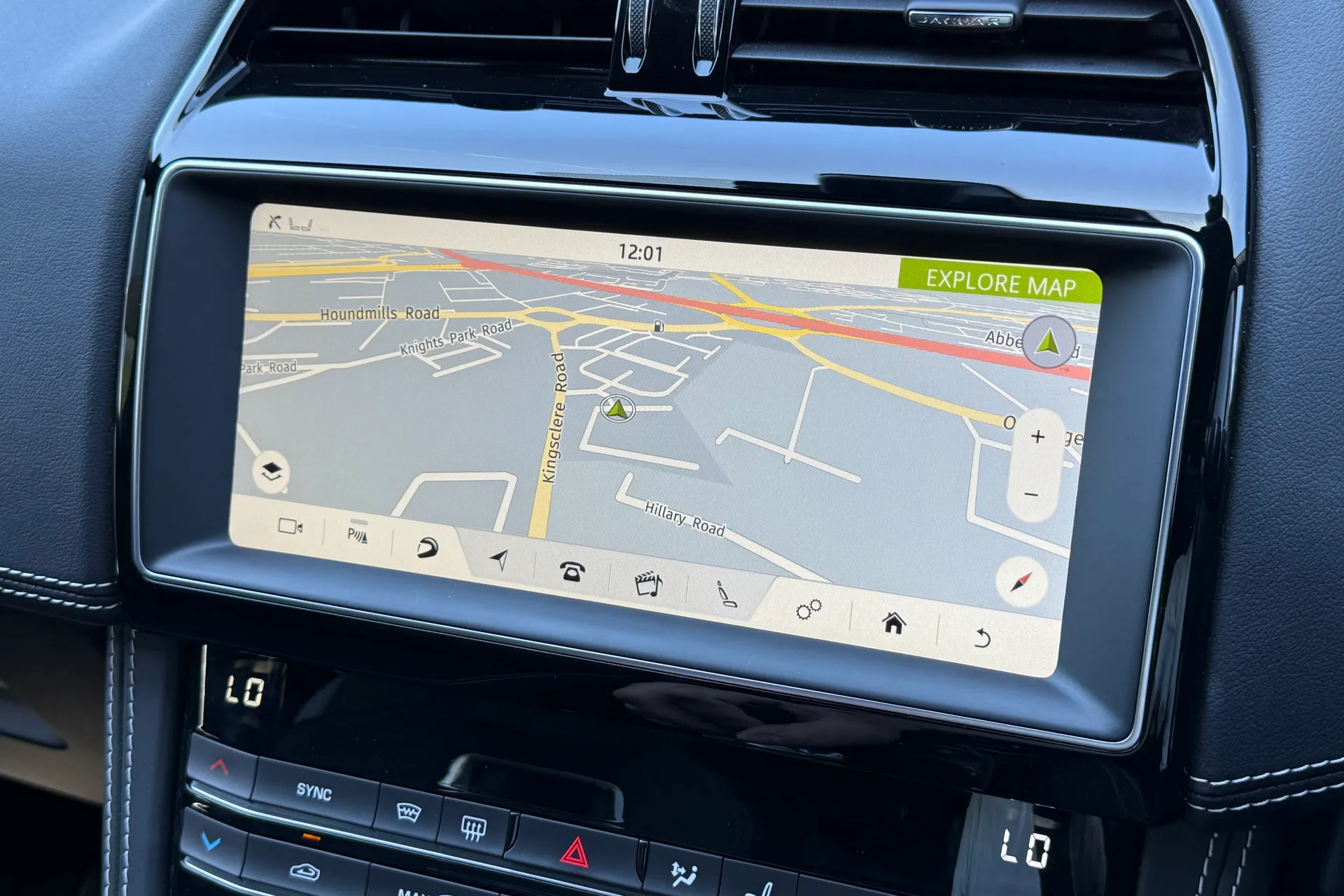 Jaguar F-PACE thumbnail image number 28