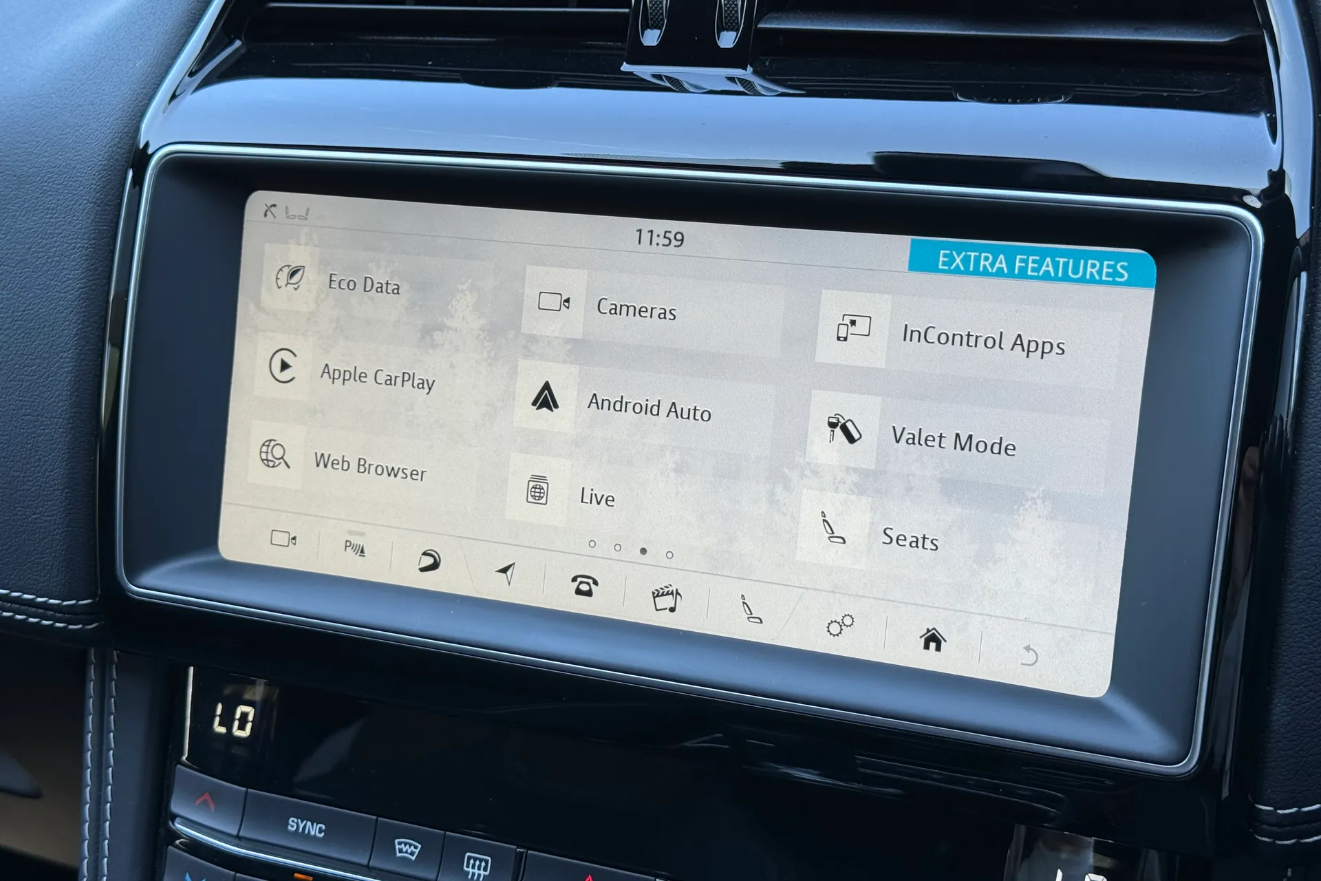 Jaguar F-PACE thumbnail image number 35
