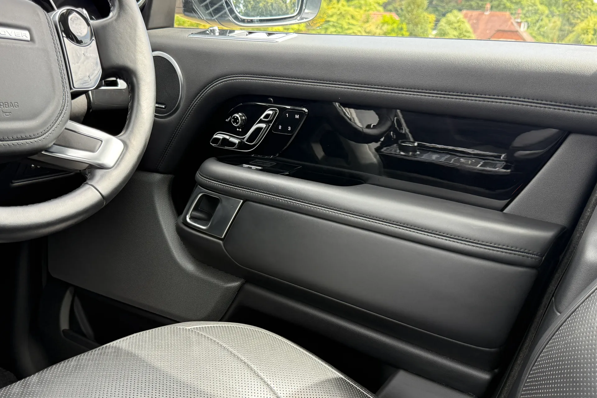 LAND ROVER RANGE ROVER thumbnail image number 39