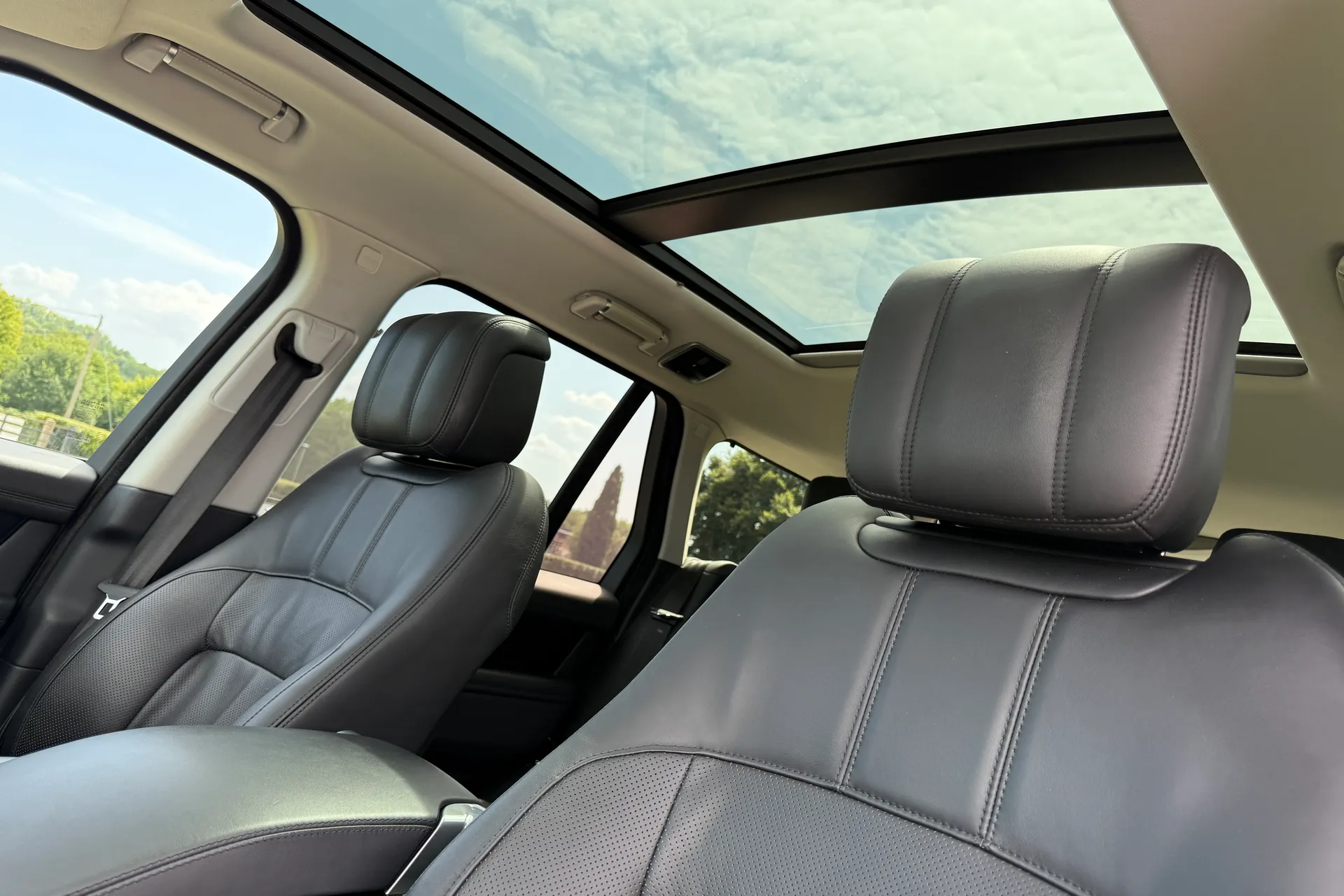 LAND ROVER RANGE ROVER thumbnail image number 4