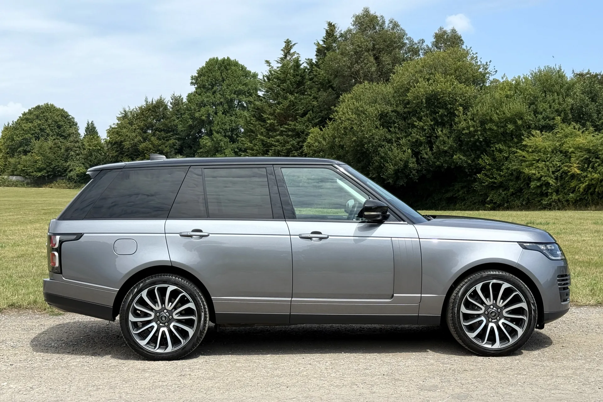 LAND ROVER RANGE ROVER thumbnail image number 2