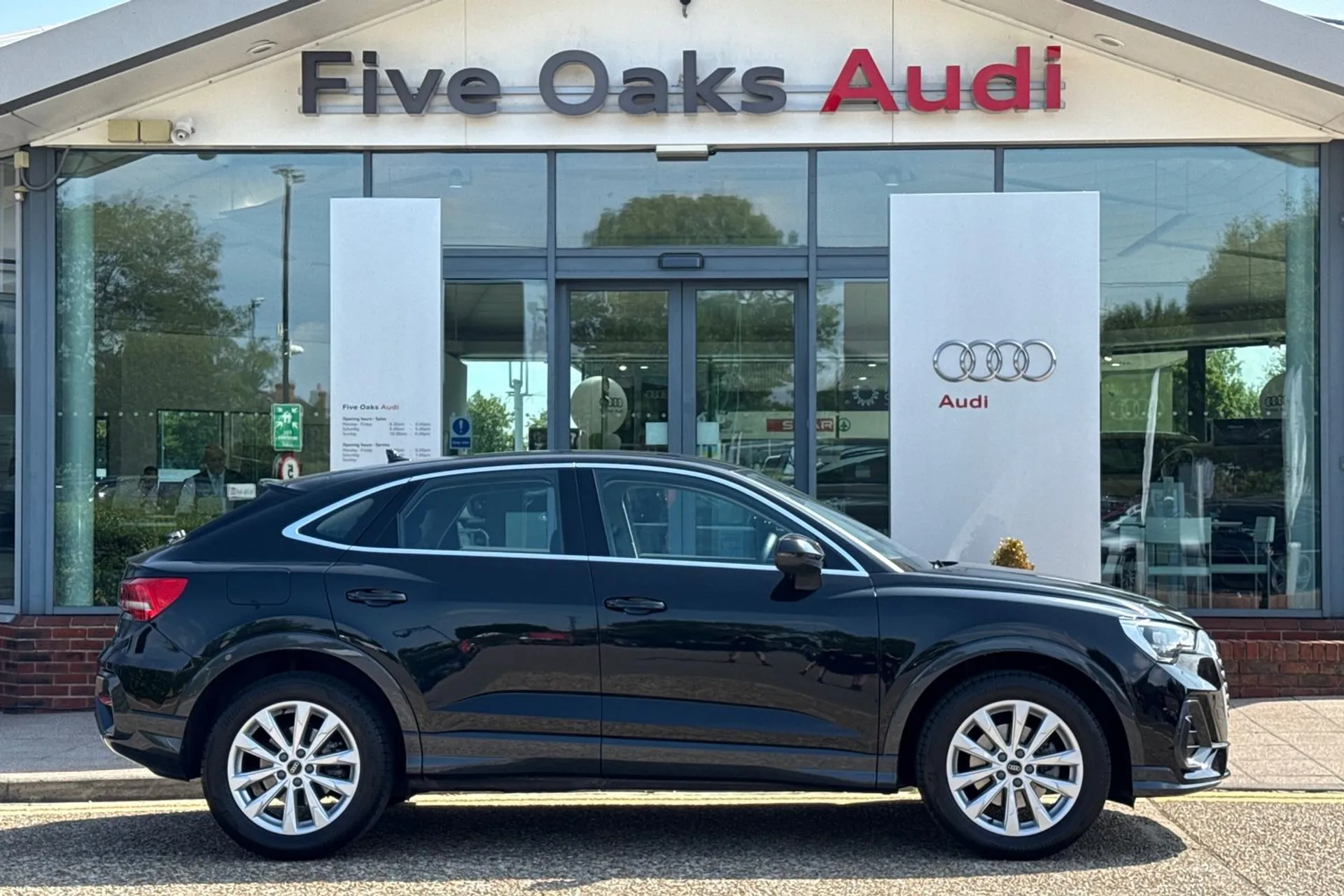 Audi Q3 thumbnail image number 2
