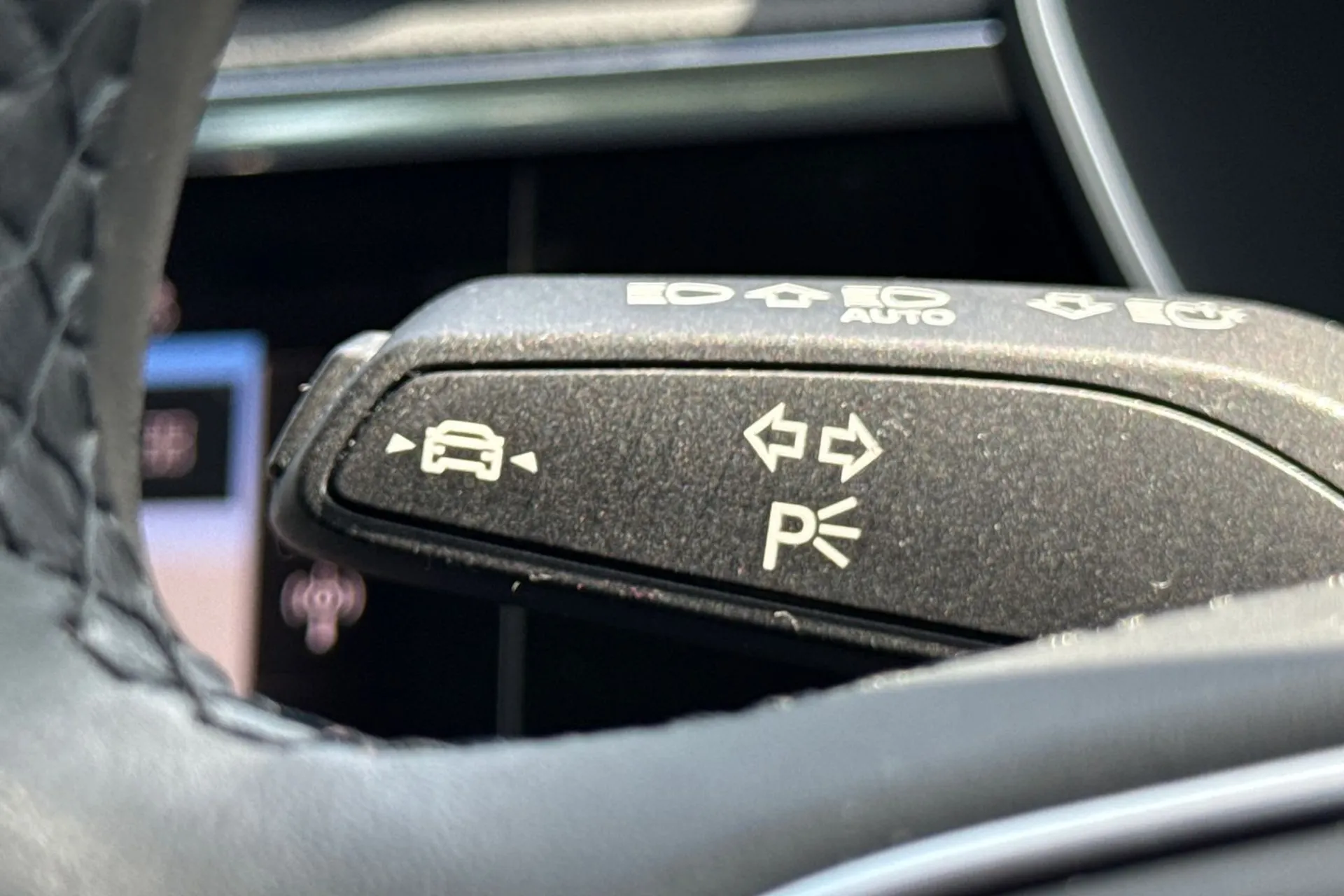 Audi Q3 thumbnail image number 16
