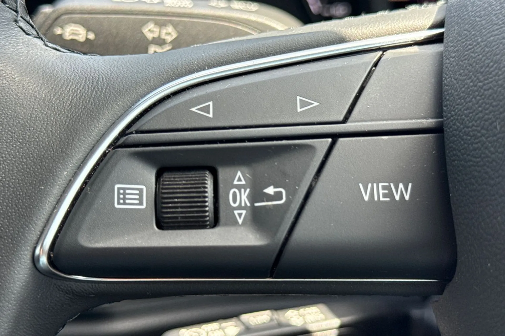Audi Q3 thumbnail image number 19