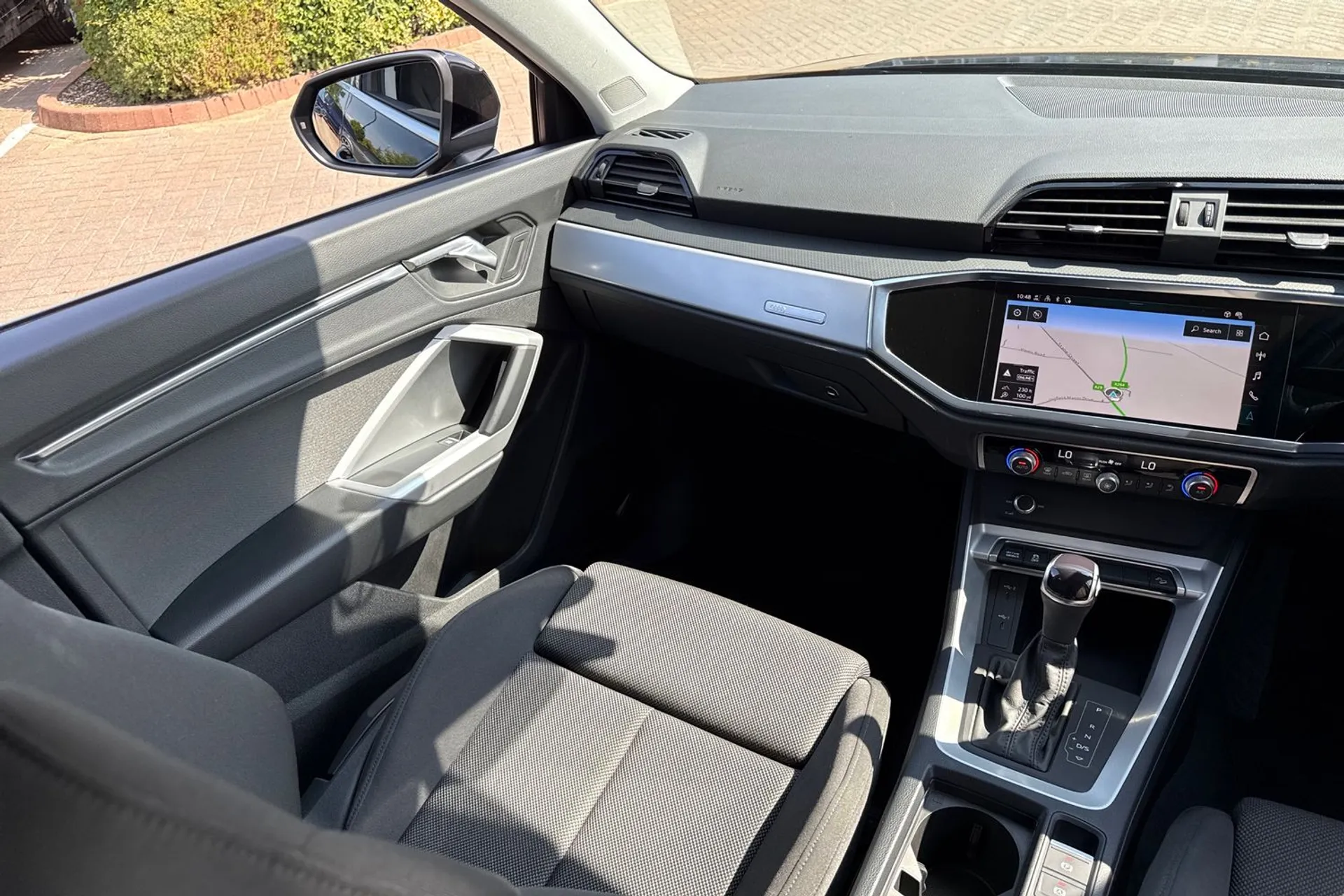 Audi Q3 thumbnail image number 32