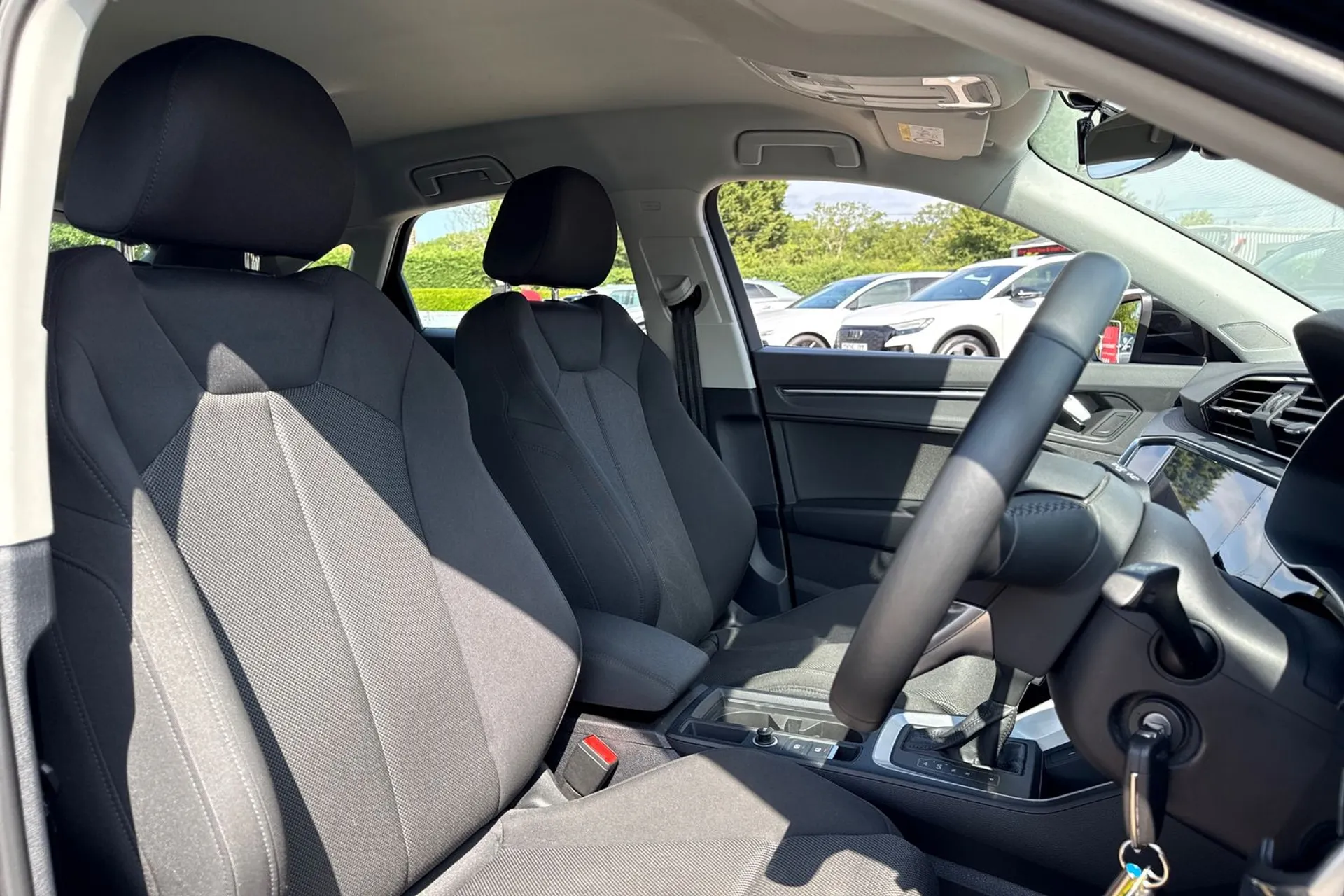 Audi Q3 thumbnail image number 25
