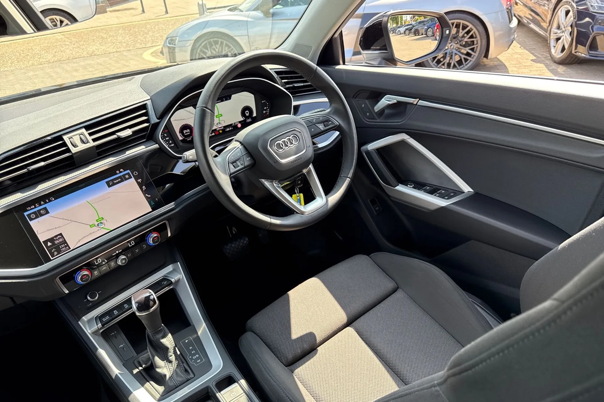 Audi Q3 thumbnail image number 36