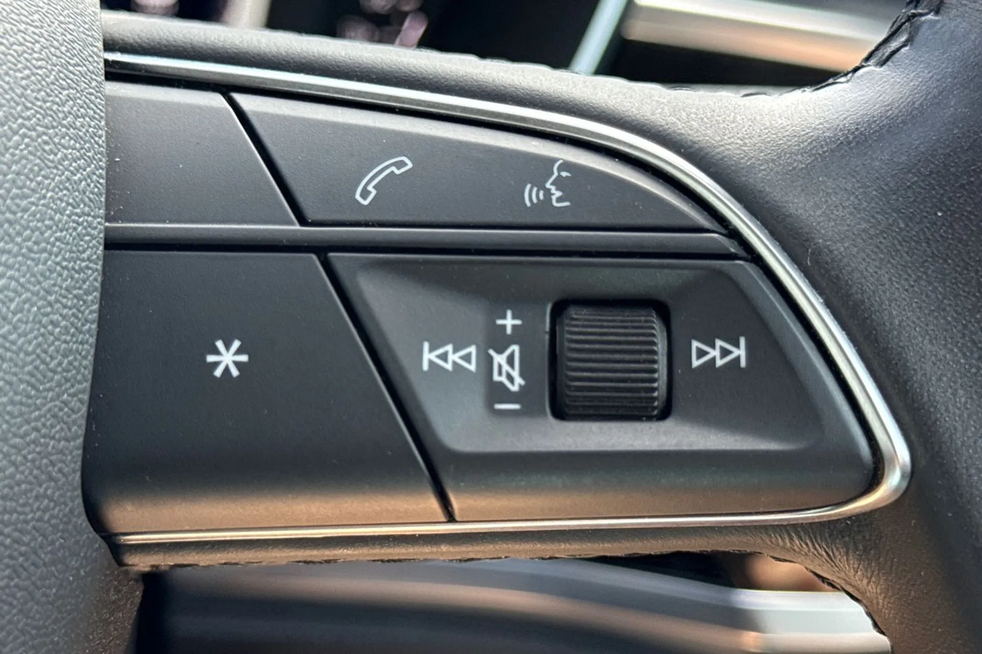 Audi Q3 thumbnail image number 20