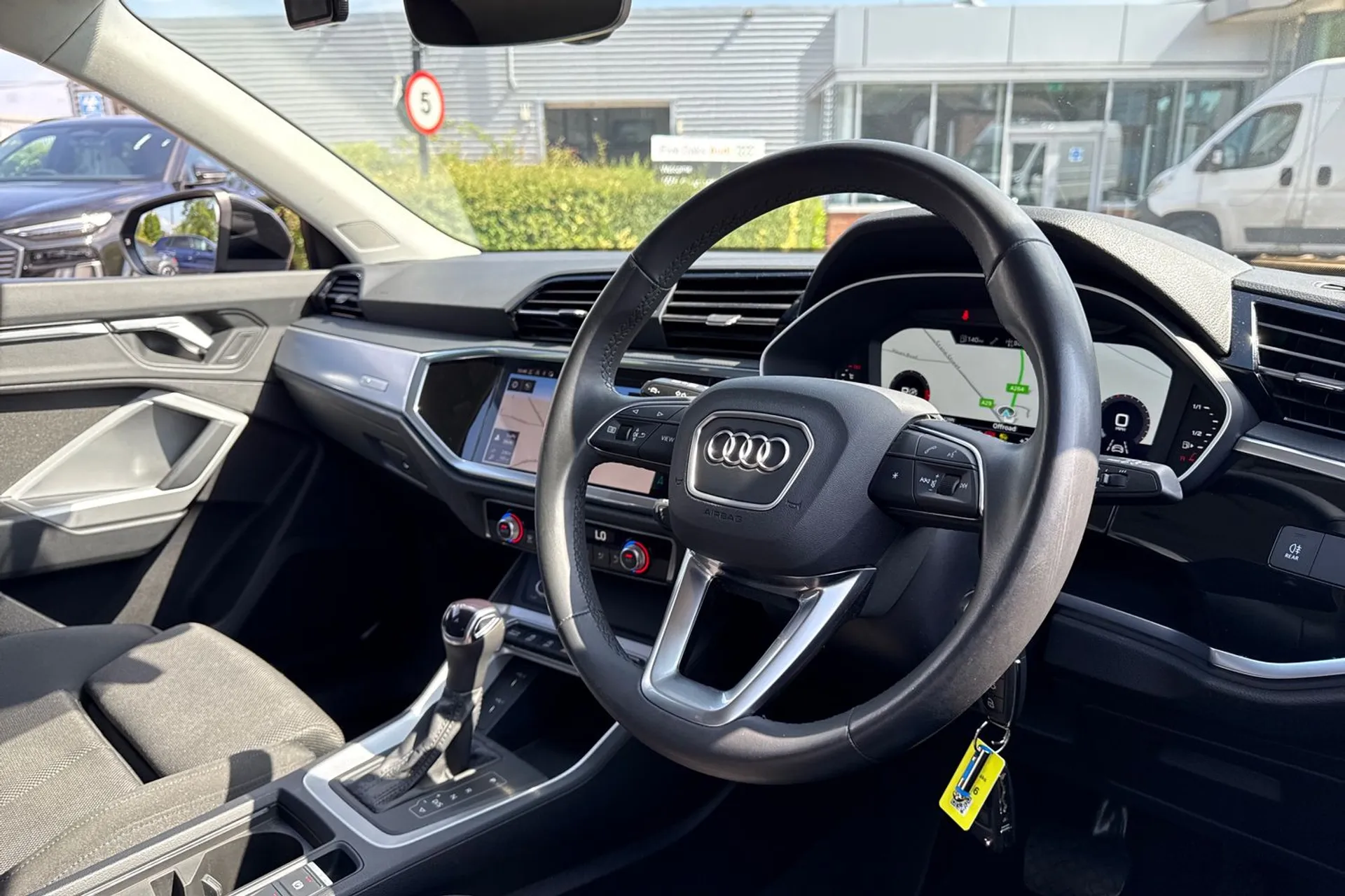 Audi Q3 thumbnail image number 26