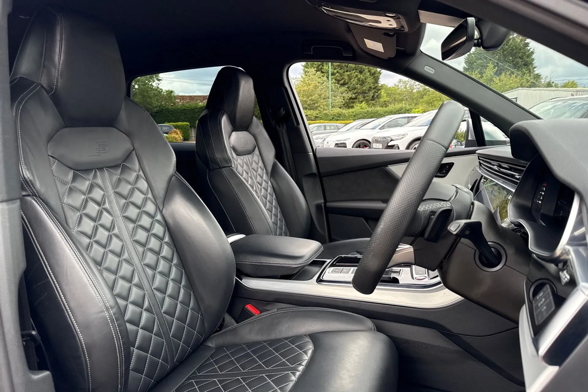 Audi Q7 thumbnail image number 28