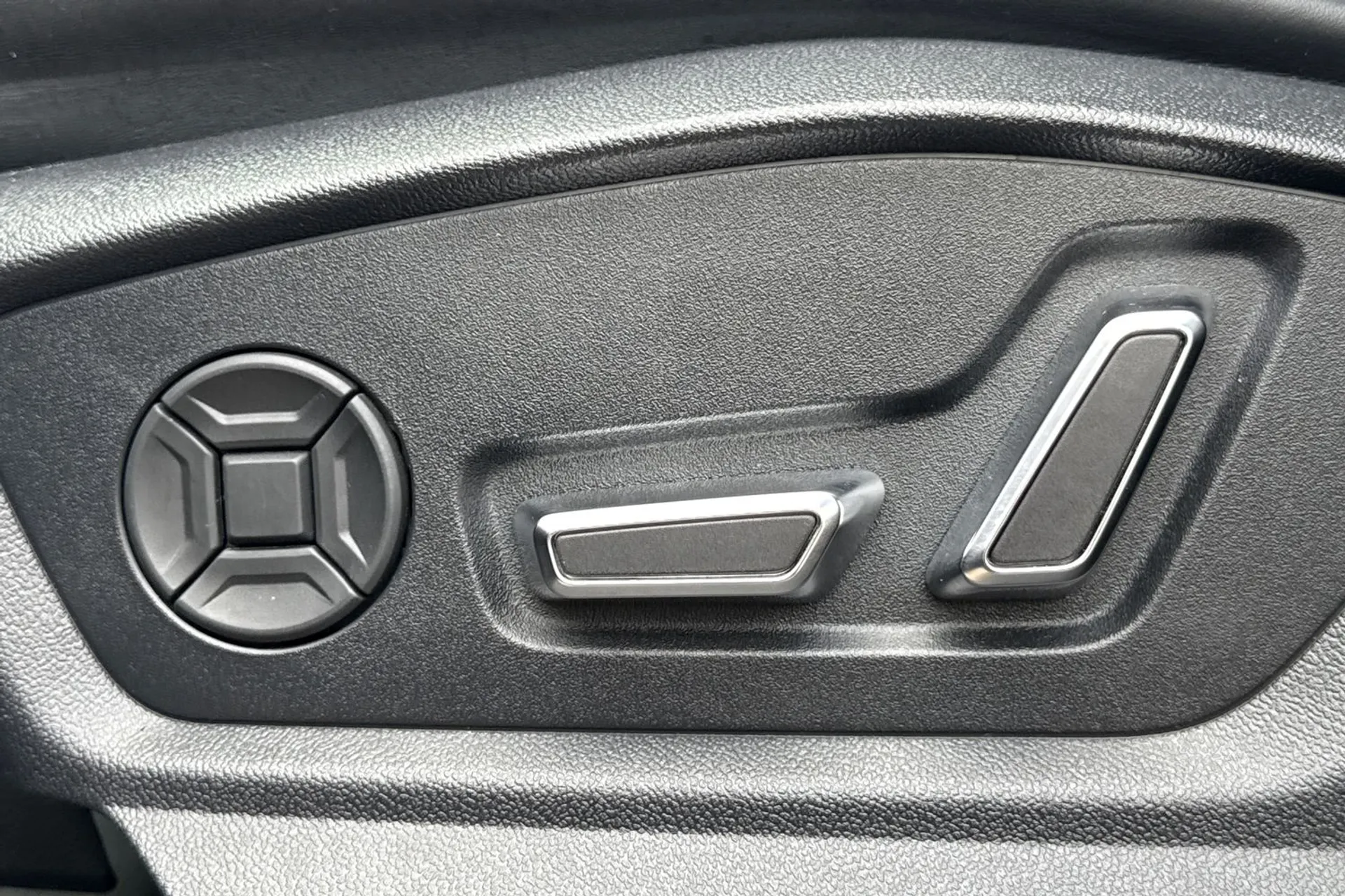 Audi Q7 thumbnail image number 32